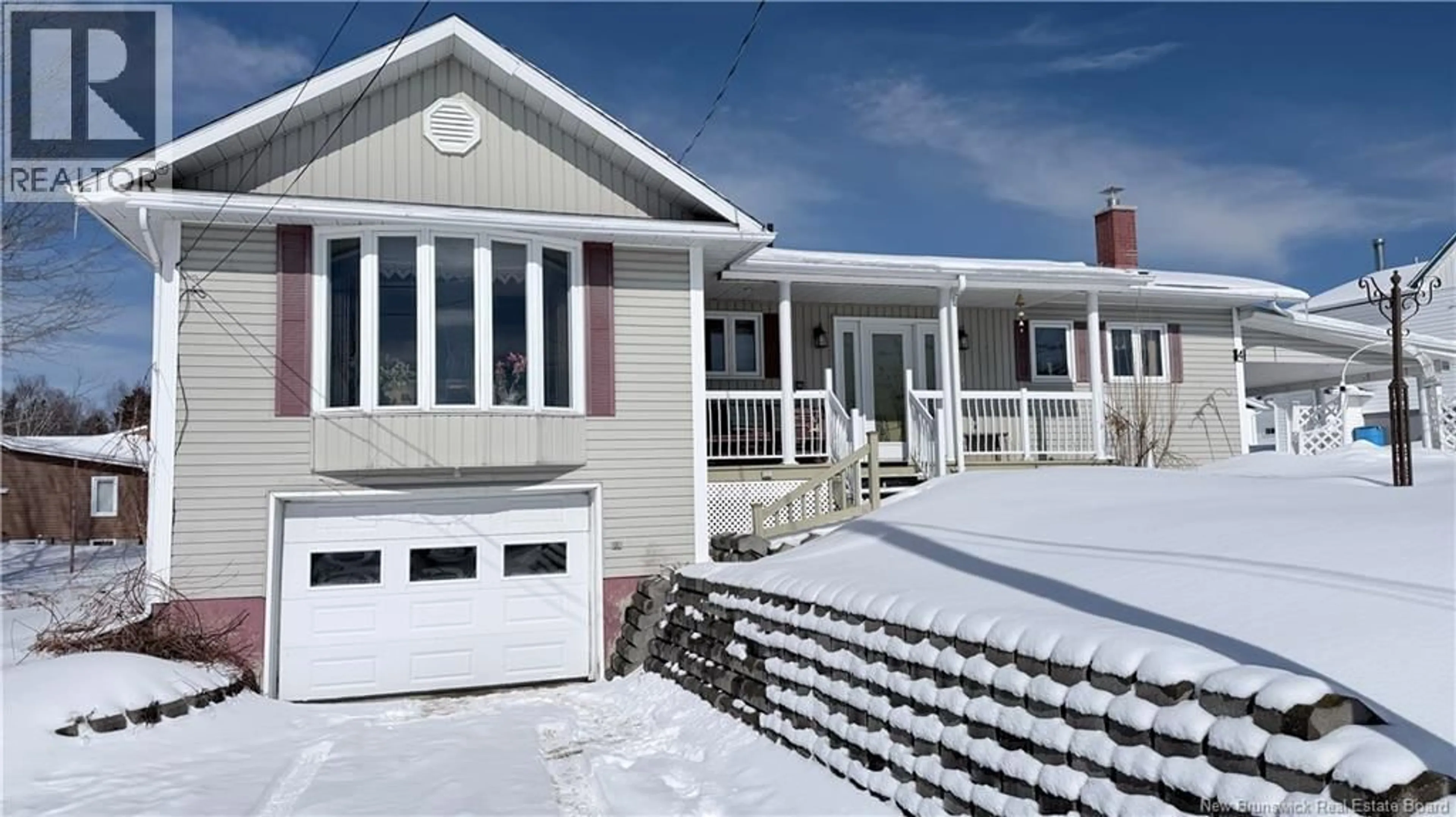 Home with vinyl exterior material, street for 4 RUE SAINT FRANCOIS, Sainte-Anne-De-Madawaska New Brunswick E7E1E4