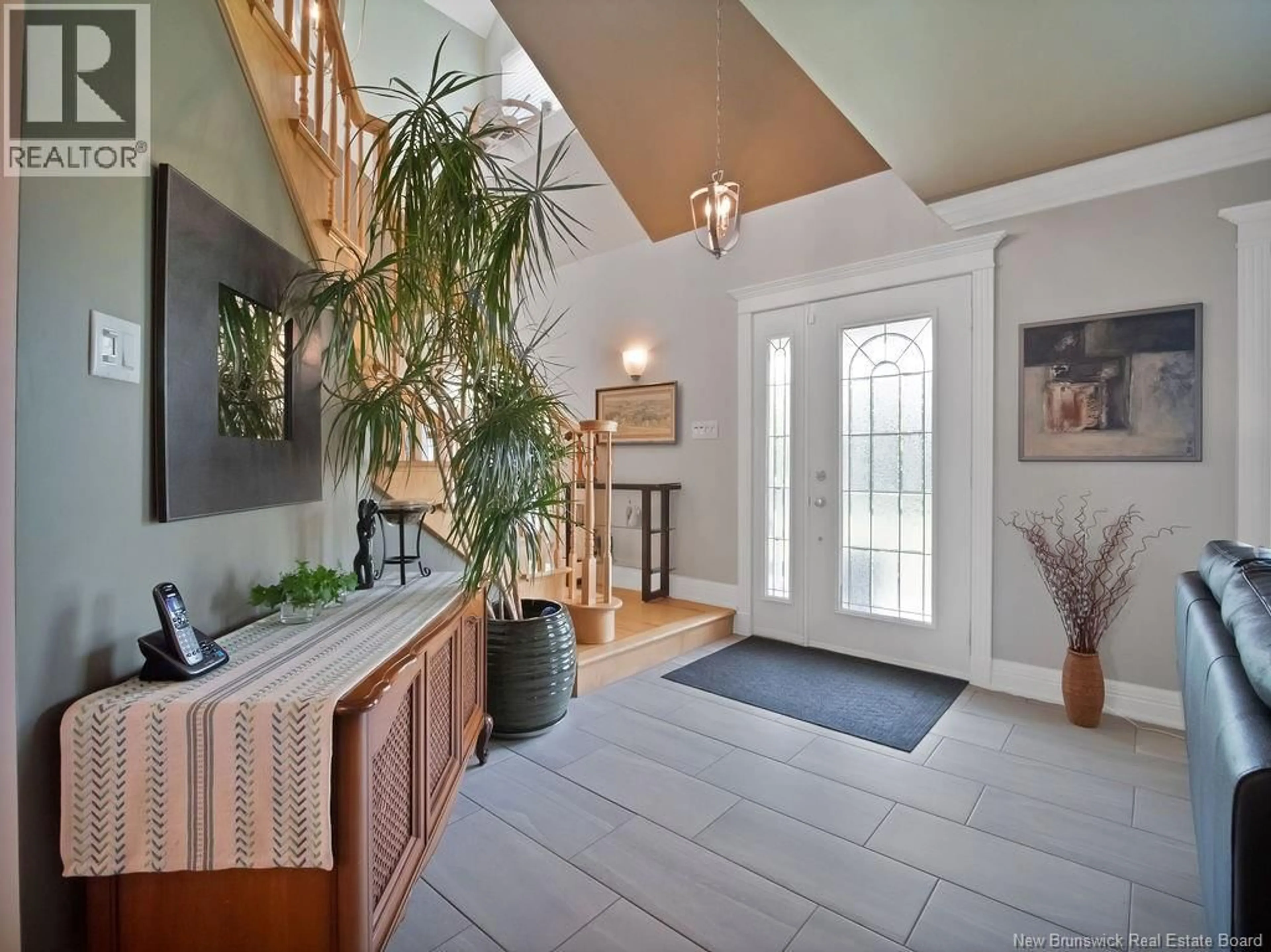 Indoor entryway for 17 LEO EMILE STREET, Petit-Cap New Brunswick E4N2G1