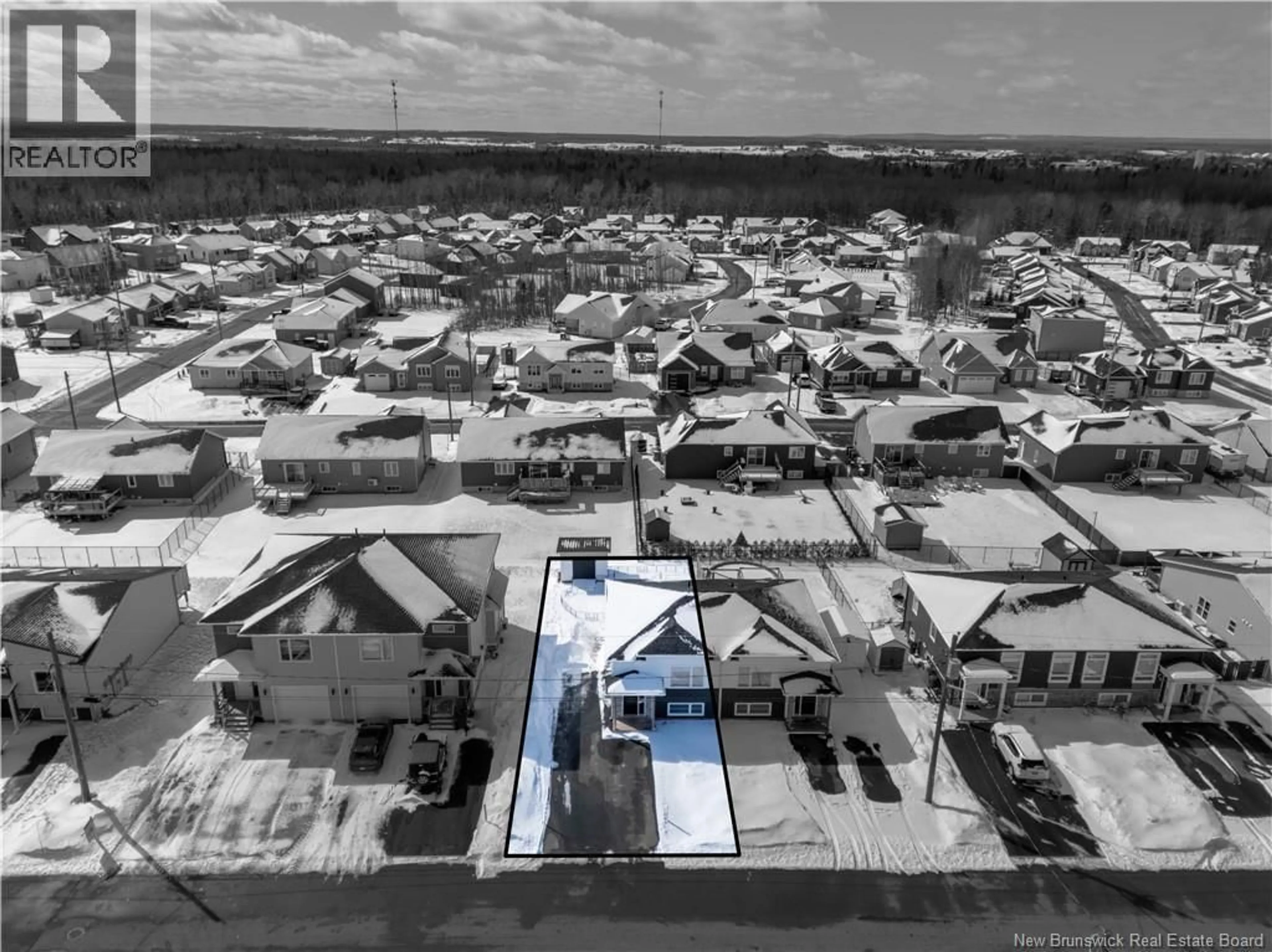 A pic from outside/outdoor area/front of a property/back of a property/a pic from drone, street for 23 MIA STREET, Shediac New Brunswick E4P0Z8