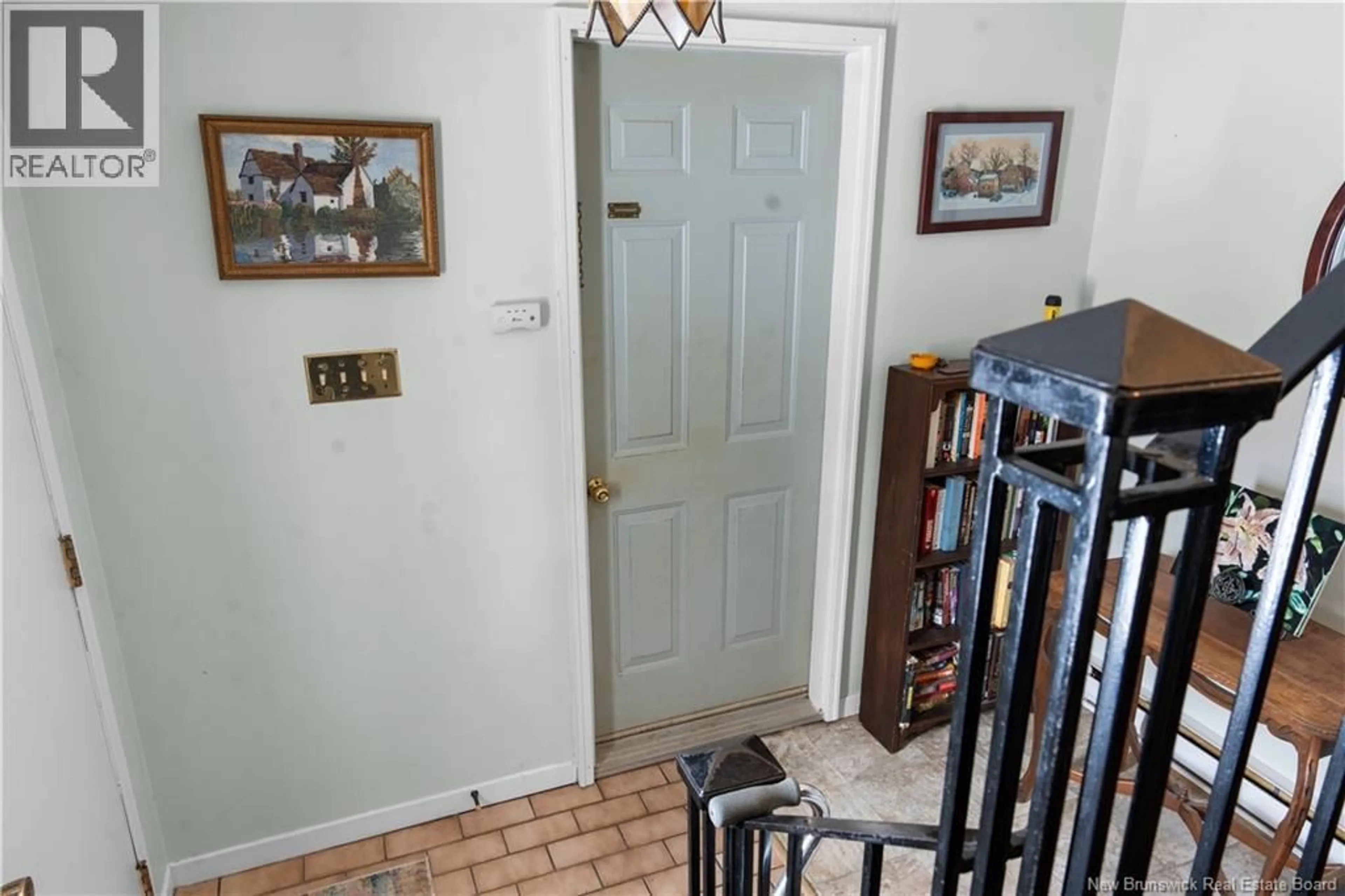 Indoor entryway for 940 FRAMPTON LANE, Moncton New Brunswick E1G1P3