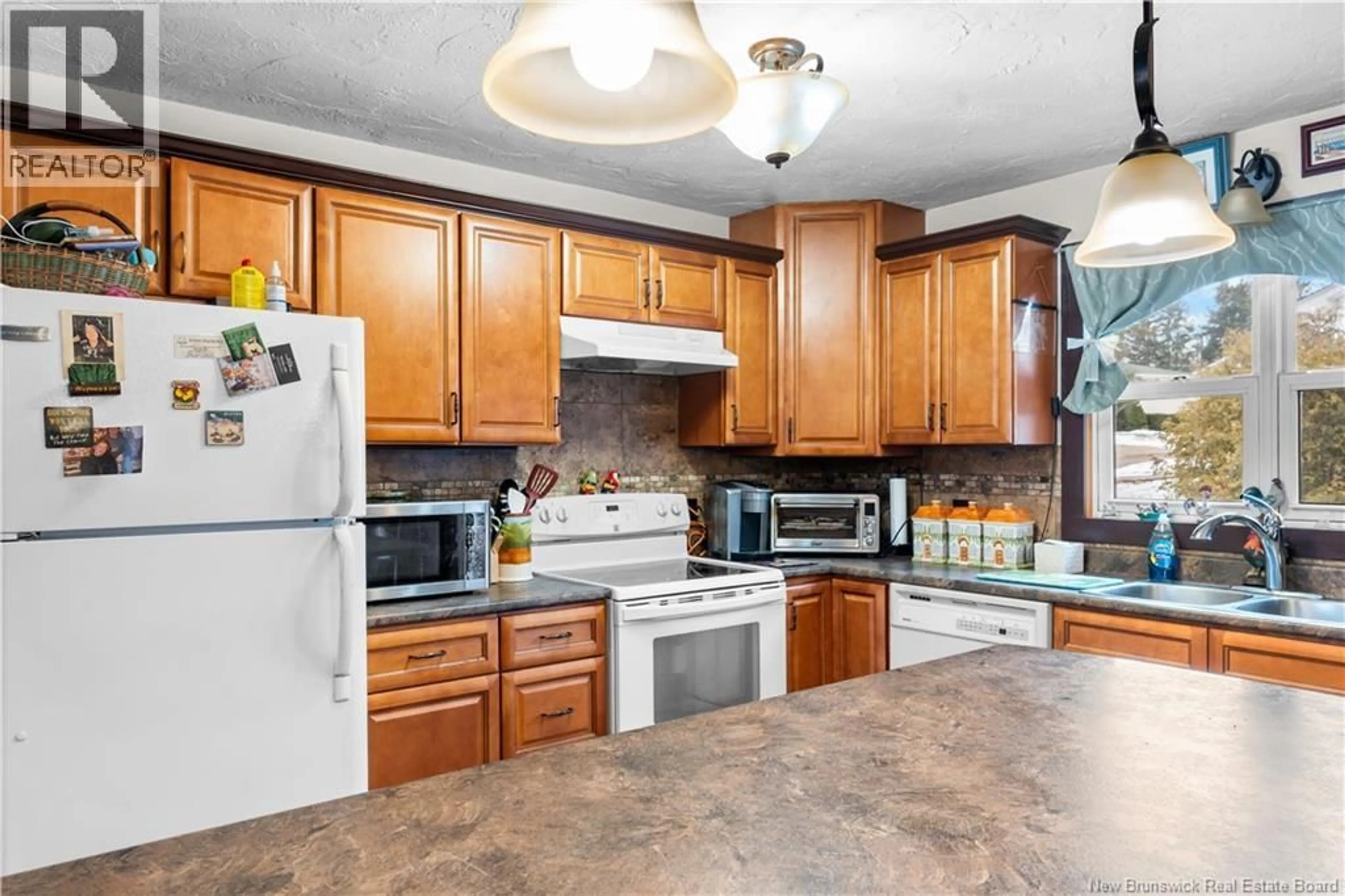 Standard kitchen, ceramic/tile floor for 940 FRAMPTON LANE, Moncton New Brunswick E1G1P3