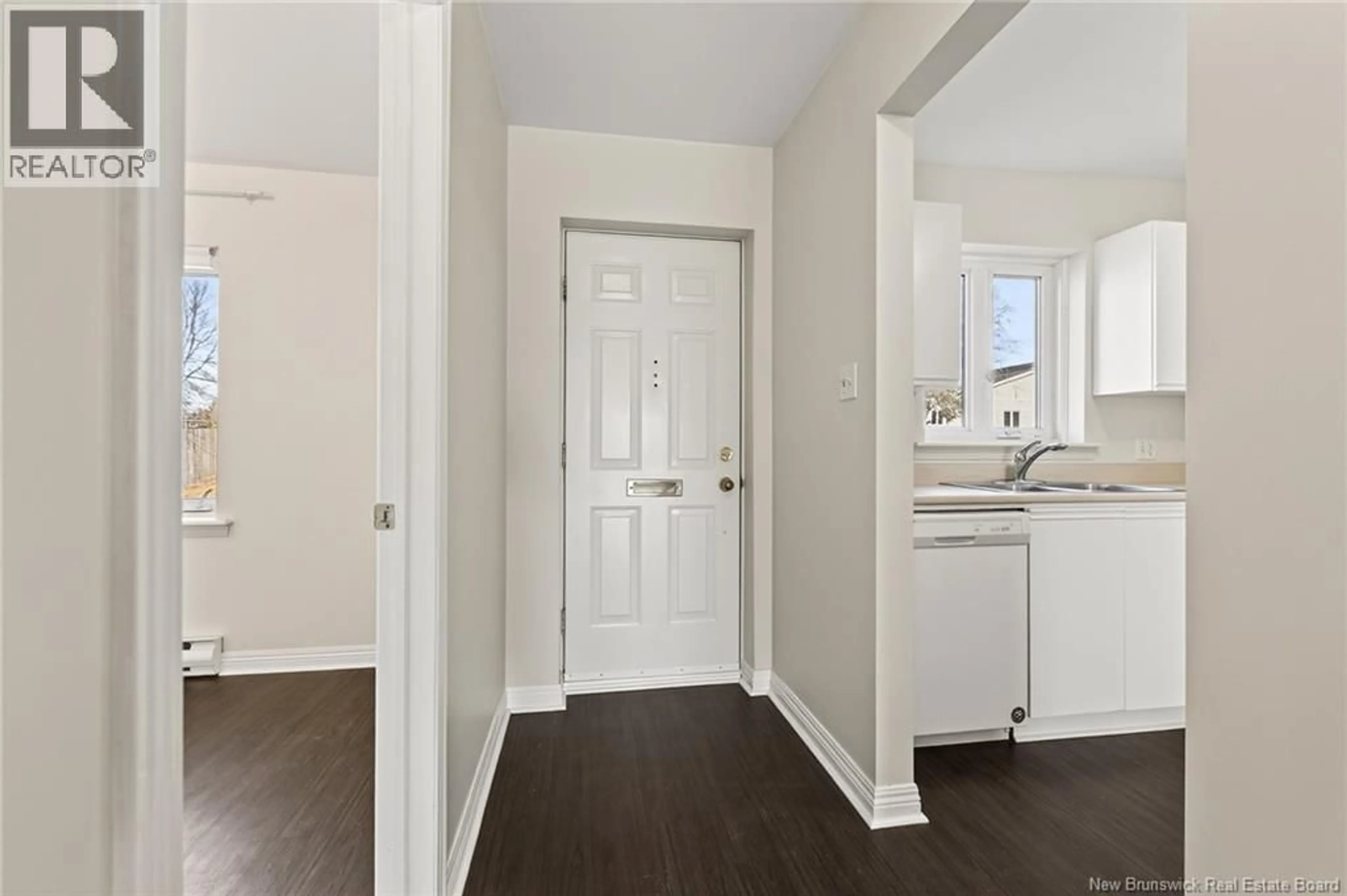 Indoor entryway for 18 - 84 SEAMAN, Moncton New Brunswick E1A4B6