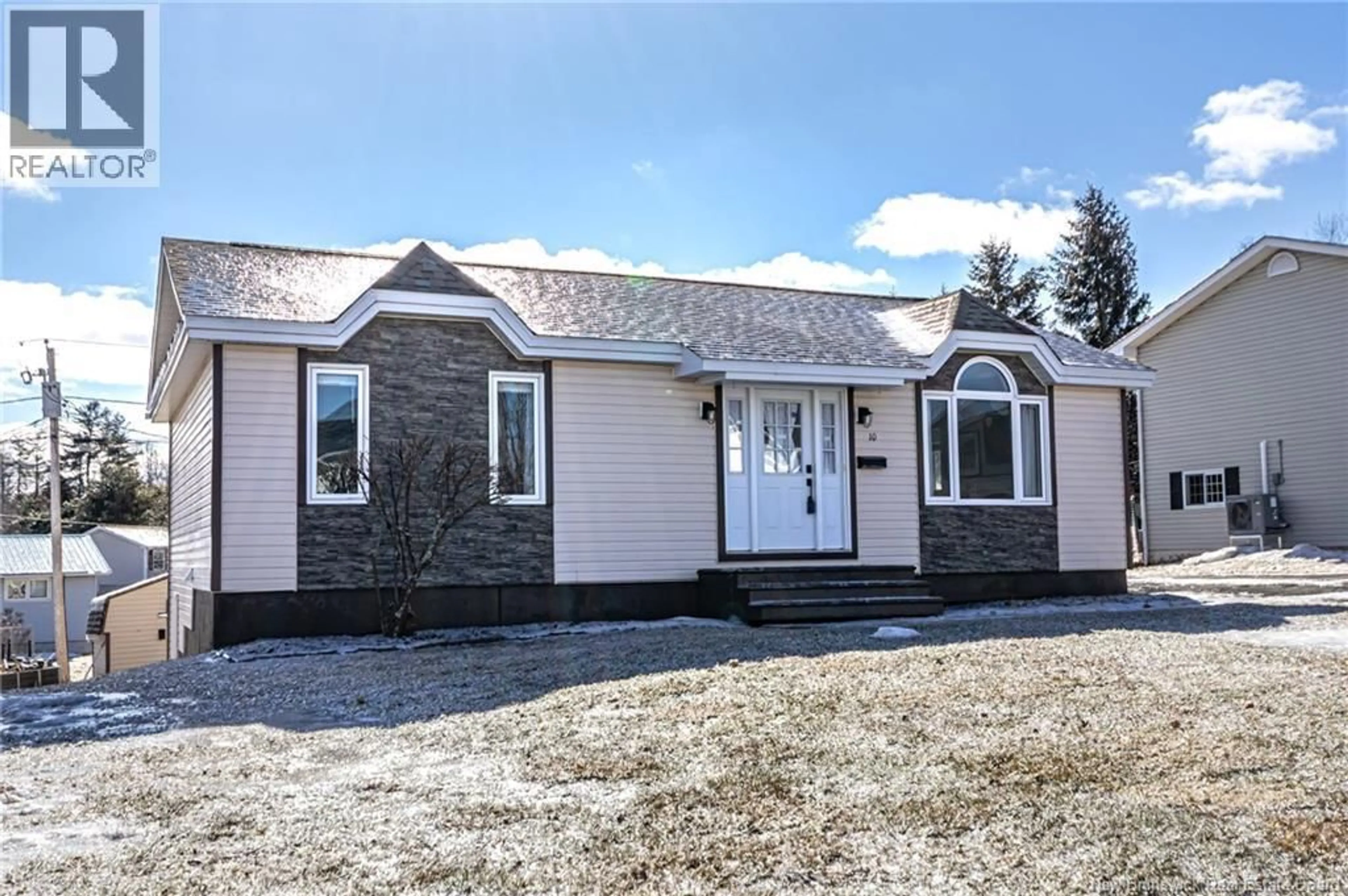 Home with vinyl exterior material, unknown for 10 WINDGATE AVENUE, Oromocto New Brunswick E2V4P1