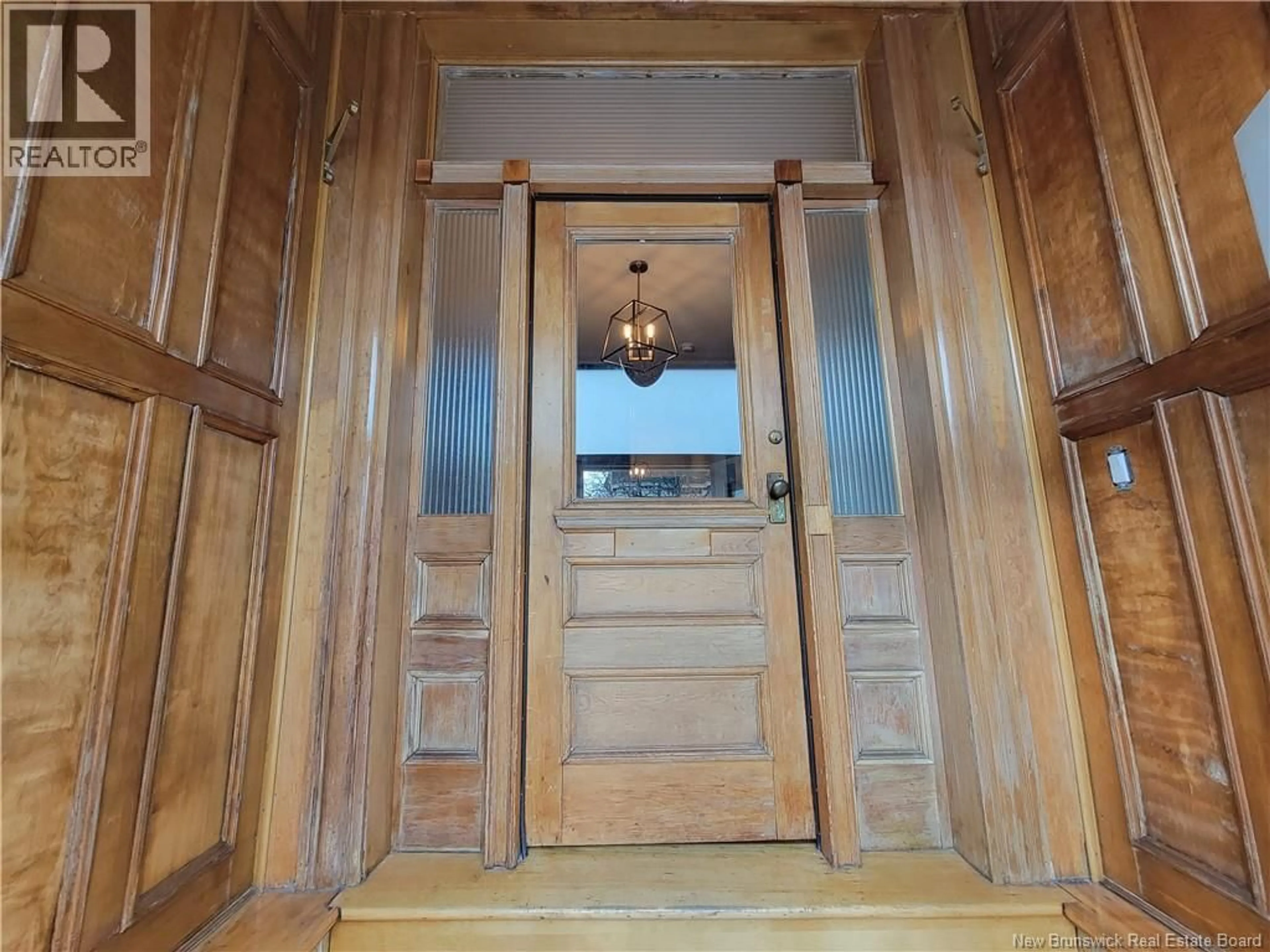 Indoor foyer for 177 KING STREET, Saint John New Brunswick E2L1G9