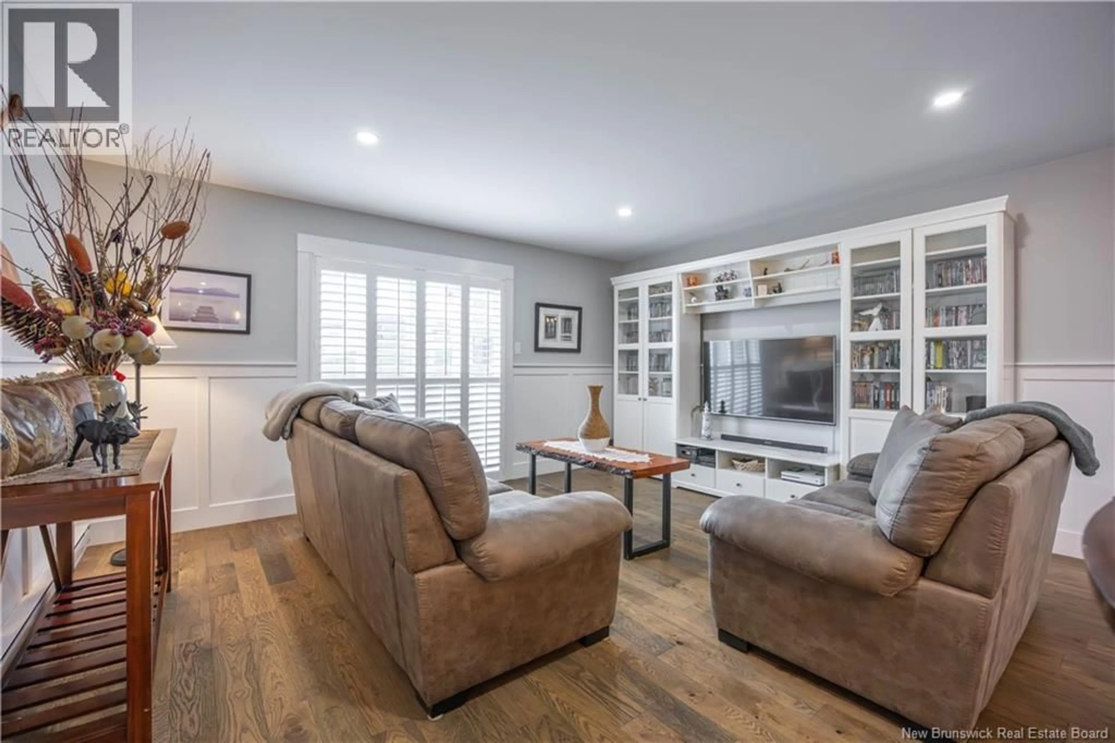 Living room with furniture, wood/laminate floor for 25 MERLIN DRIVE, Quispamsis New Brunswick E2E0Y3