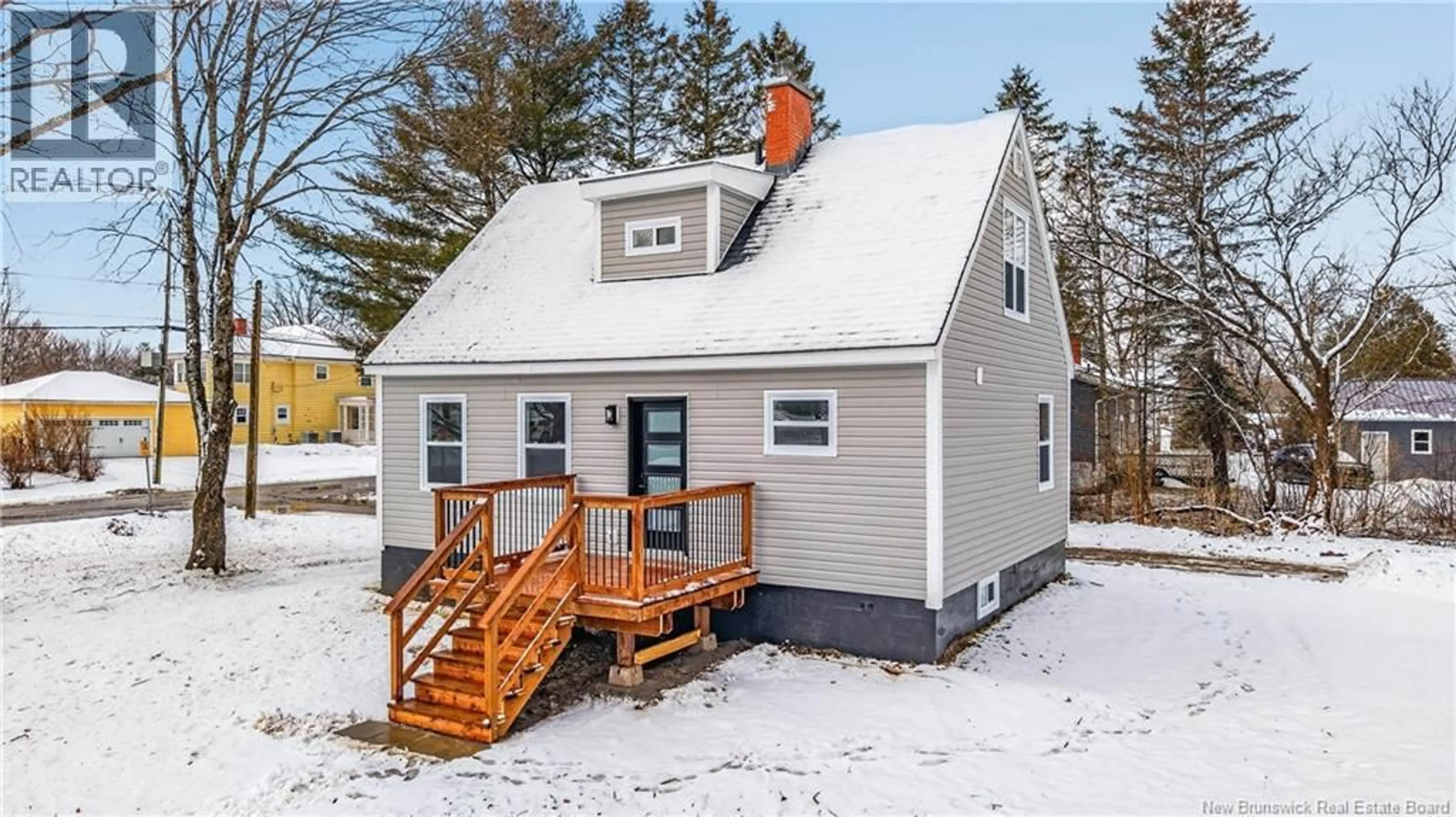 Home with vinyl exterior material, street for 54 DUKE STREET, St. Stephen New Brunswick E3L2H3