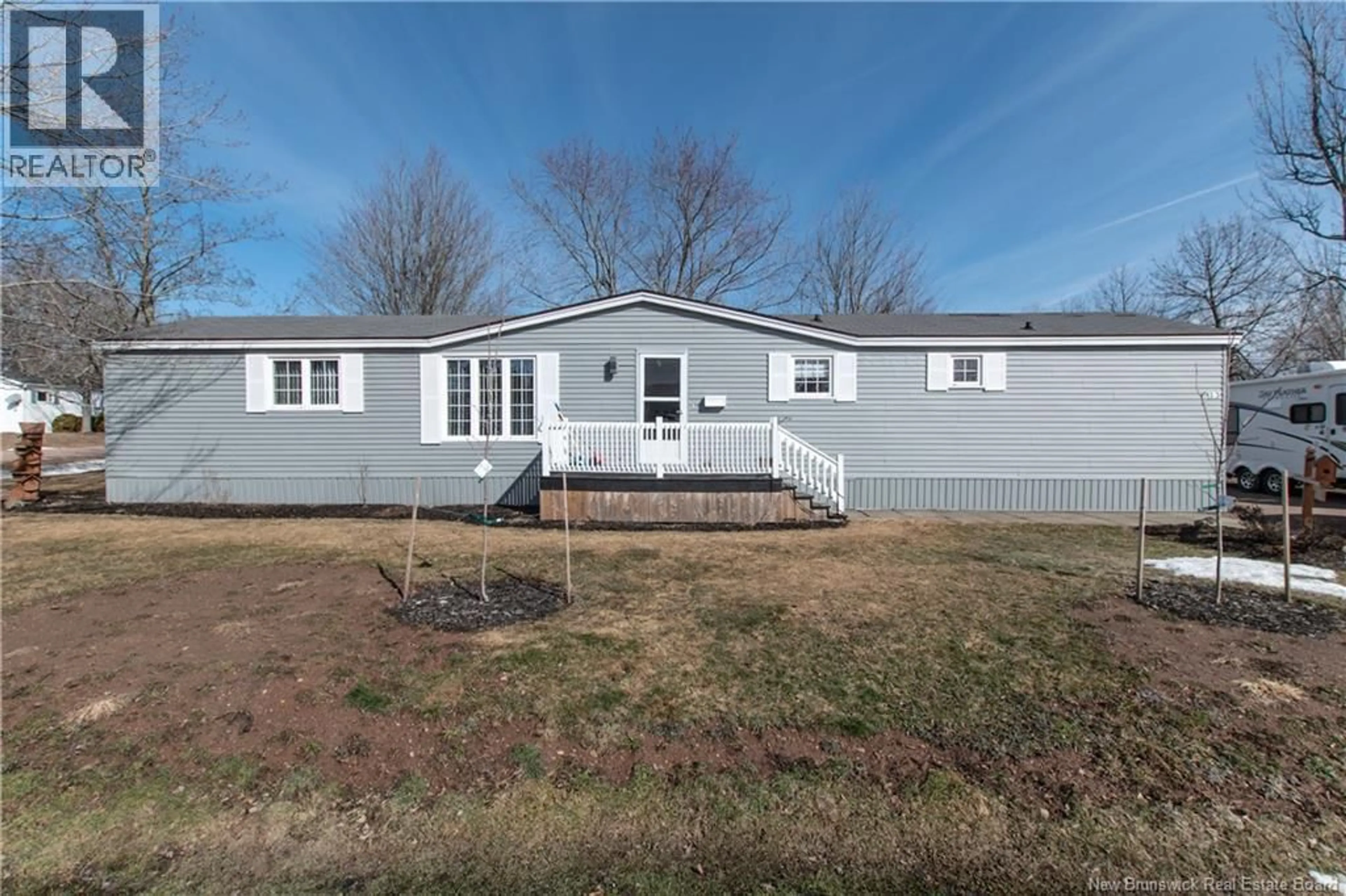 Home with vinyl exterior material, building for 13 BLUE JAY CRESCENT, Moncton New Brunswick E1H2S1