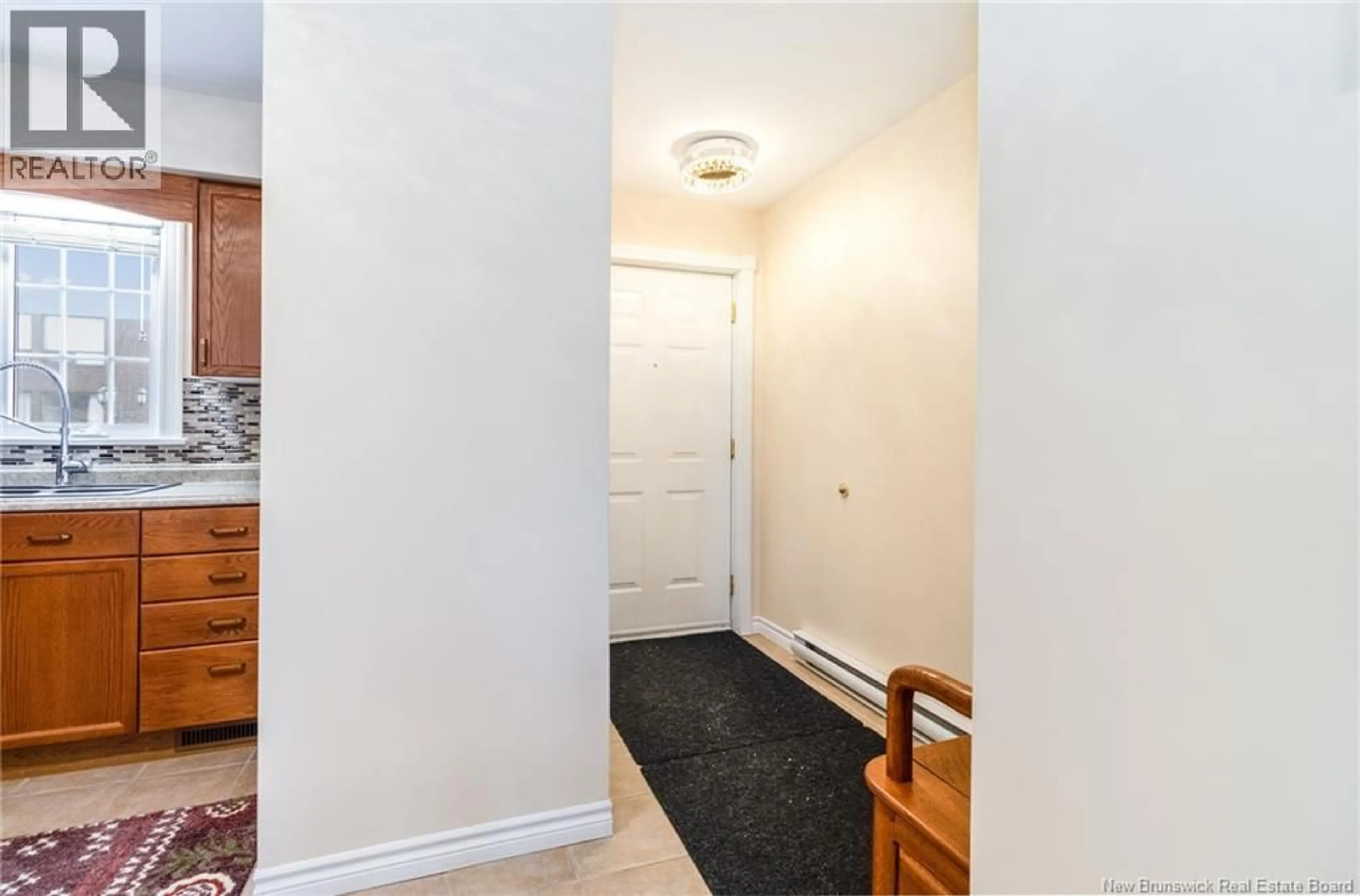 Indoor foyer for 1 - 500 RIVERSIDE DRIVE, Fredericton New Brunswick E3A8C2