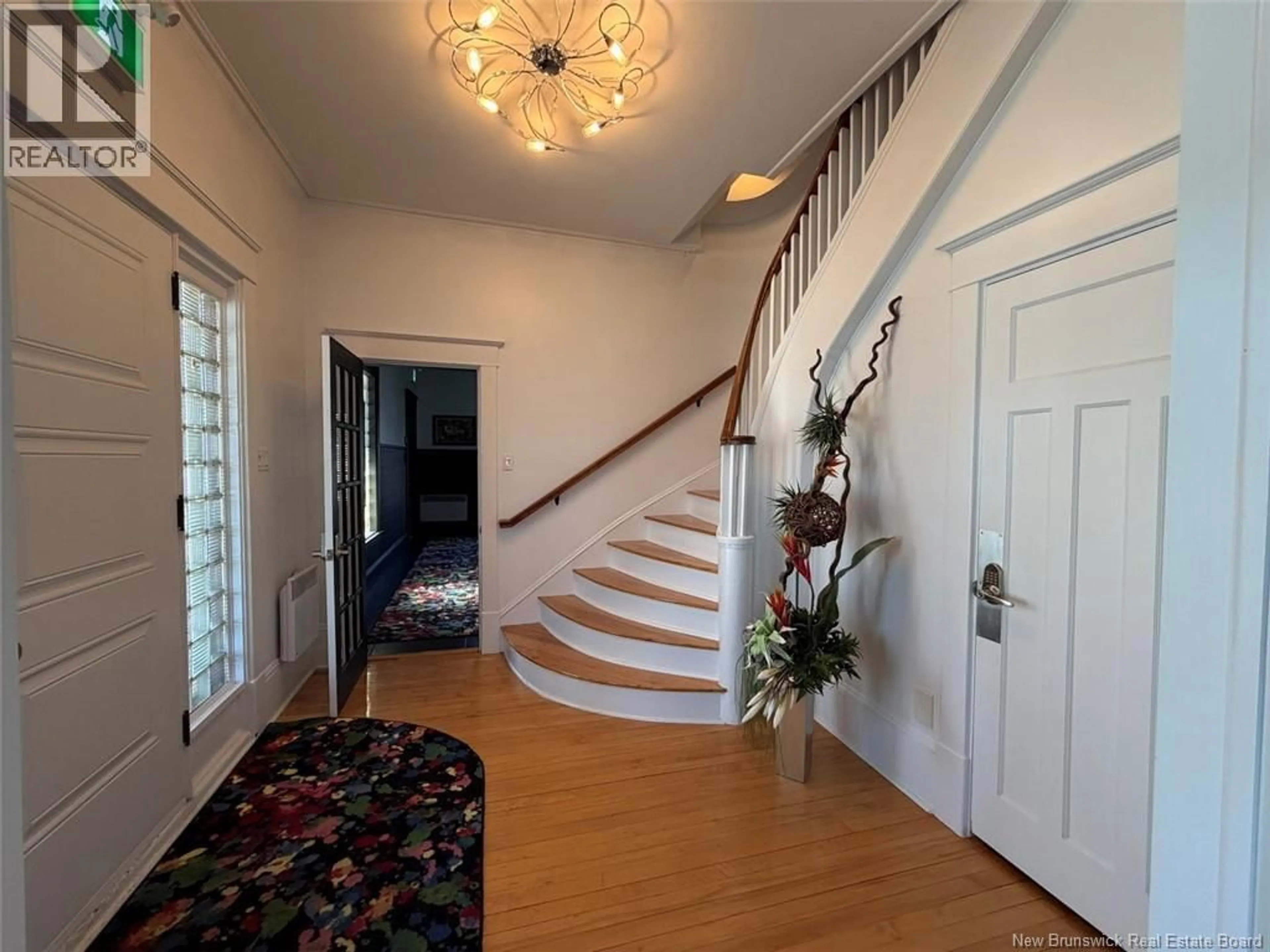 Indoor foyer for 87 DE L'ÉGLISE STREET, Edmundston New Brunswick E3V1J6