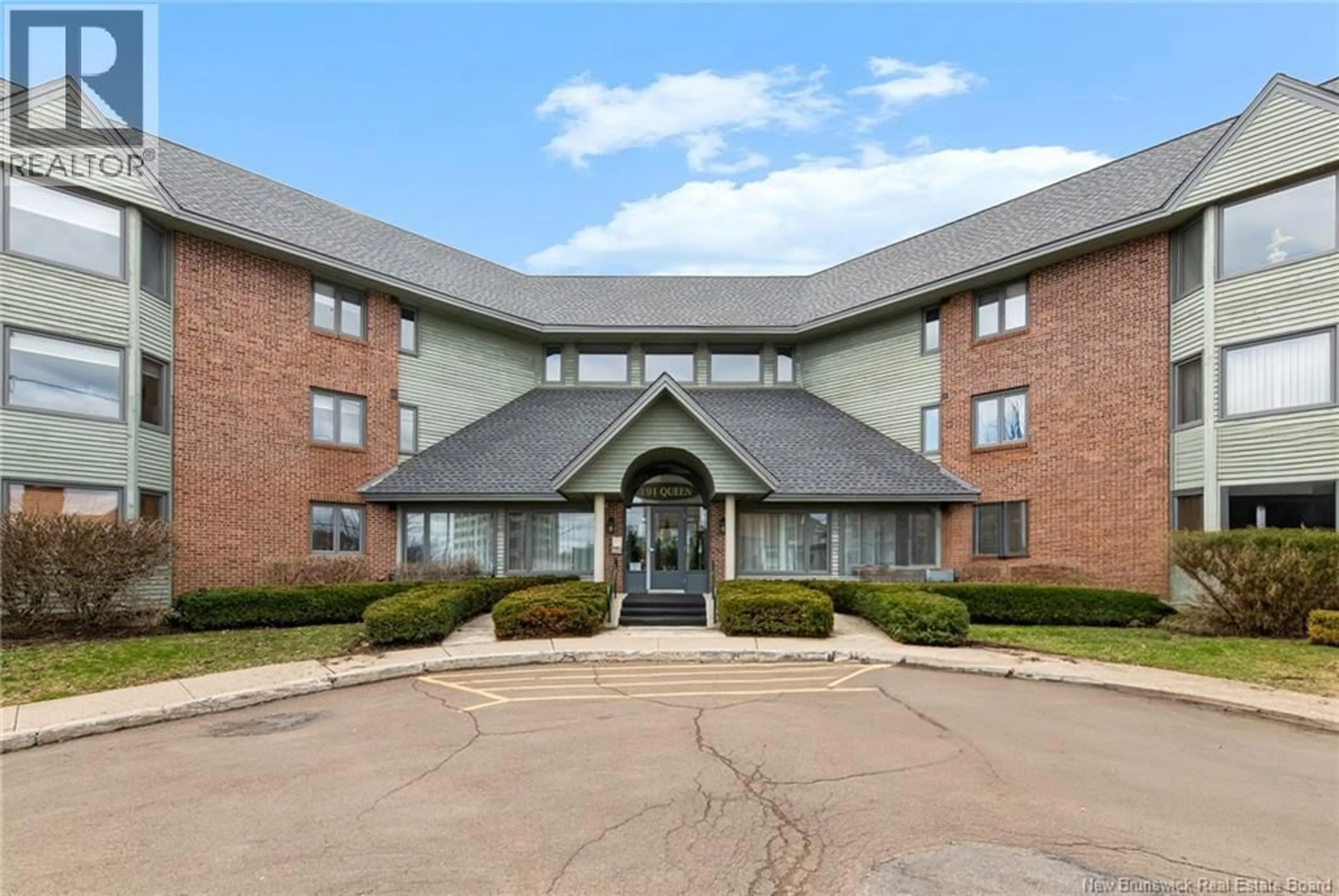 Indoor foyer for 107 - 191 QUEEN STREET, Moncton New Brunswick E1C1L3