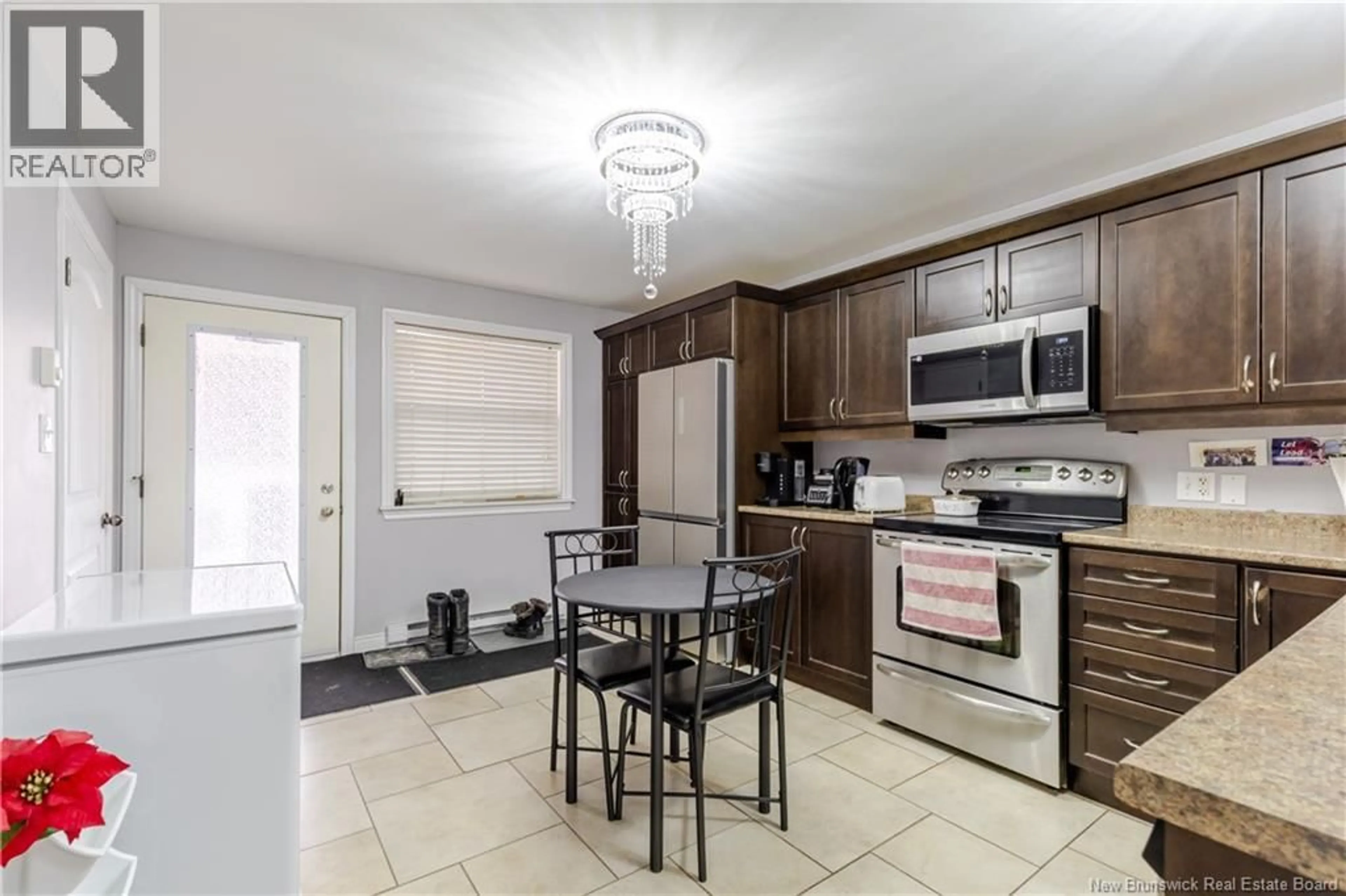 Standard kitchen, ceramic/tile floor for 33 - 20 TRAILSIDE LANE, Fredericton New Brunswick E3A1R7