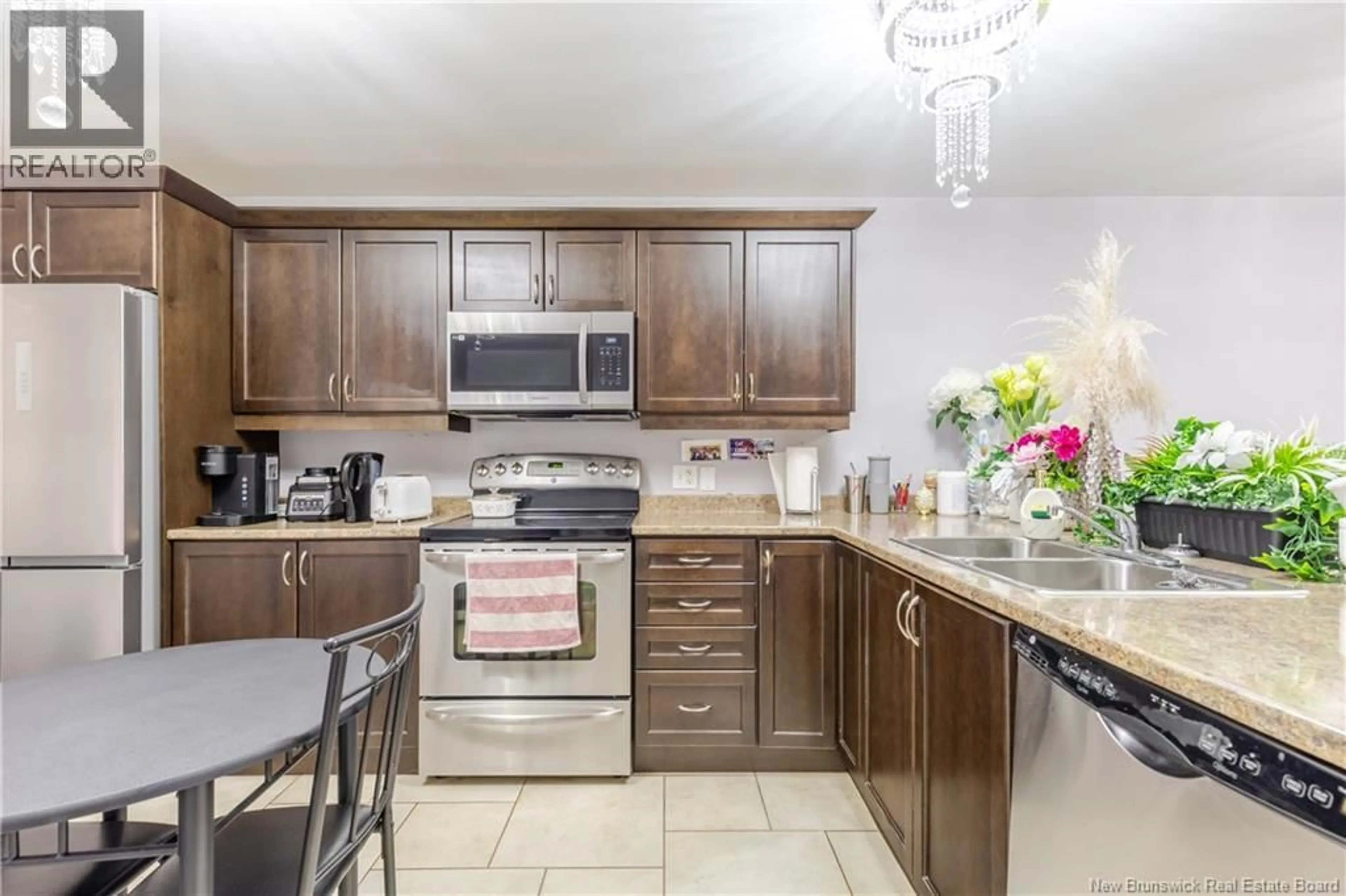 Standard kitchen, ceramic/tile floor for 33 - 20 TRAILSIDE LANE, Fredericton New Brunswick E3A1R7