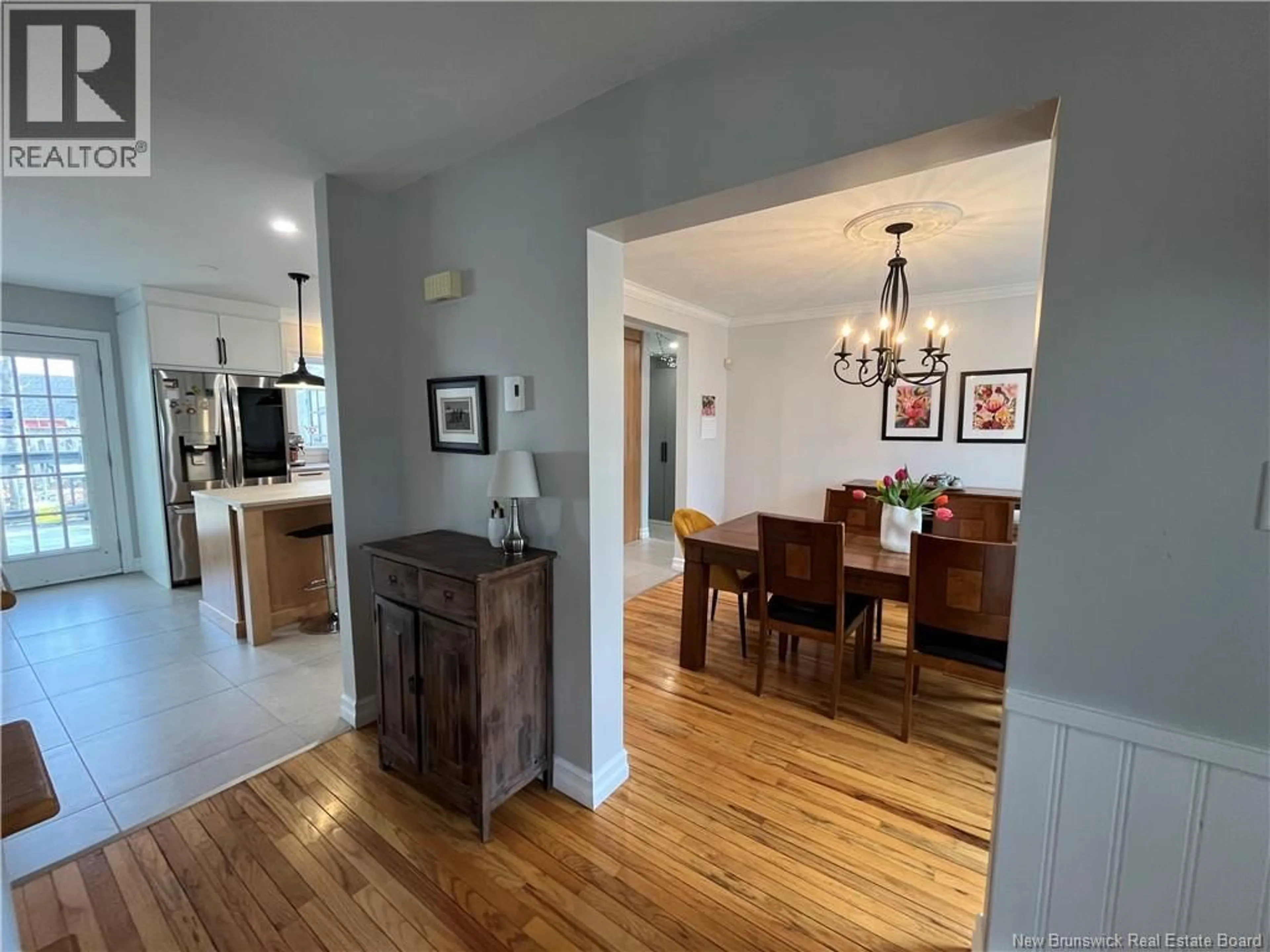 Dining room, wood/laminate floor for 20 LINDEN CRESCENT, Moncton New Brunswick E1G2B1