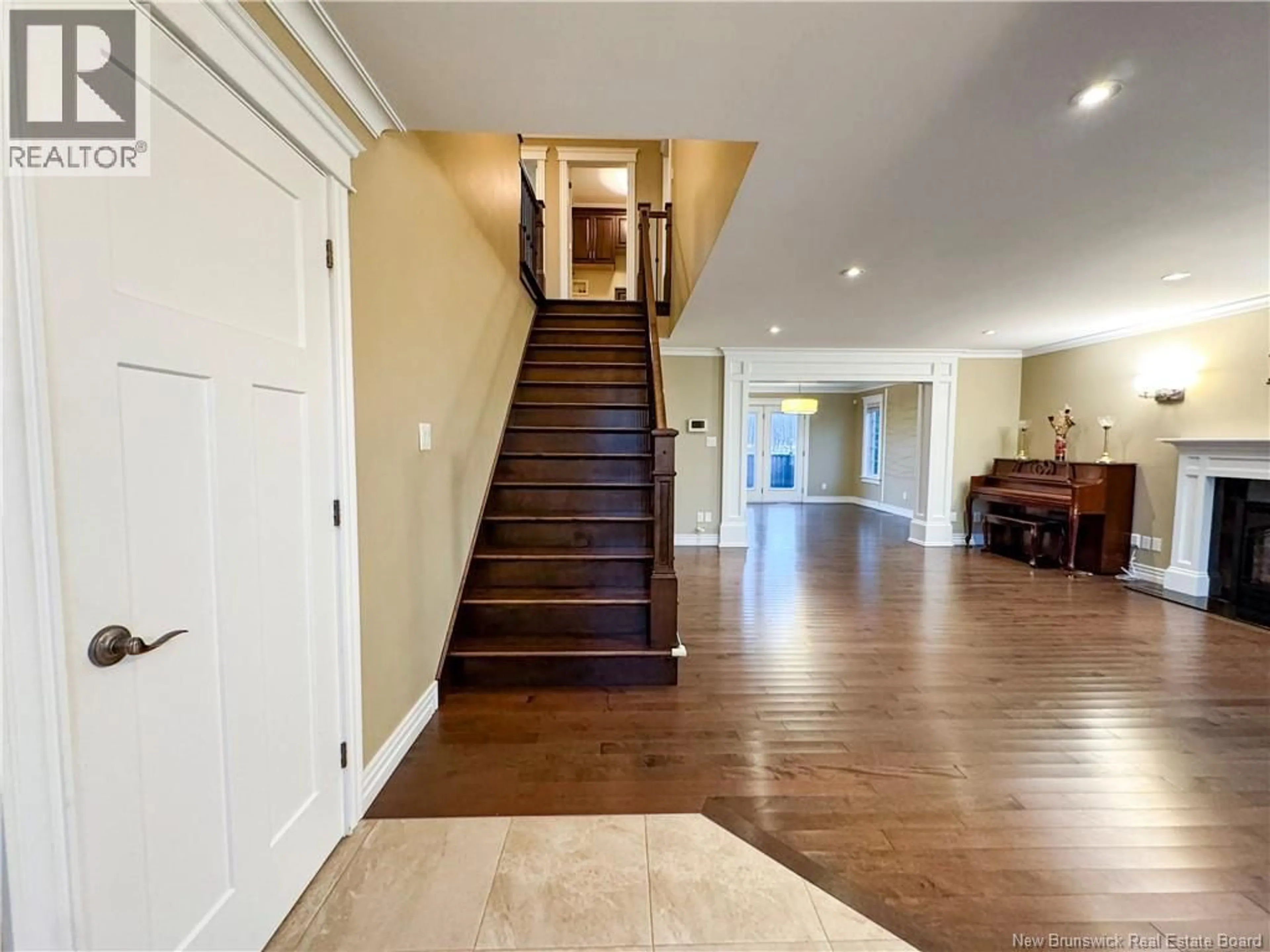 Indoor foyer for 145 AMIENS DRIVE, Moncton New Brunswick E1G5R5