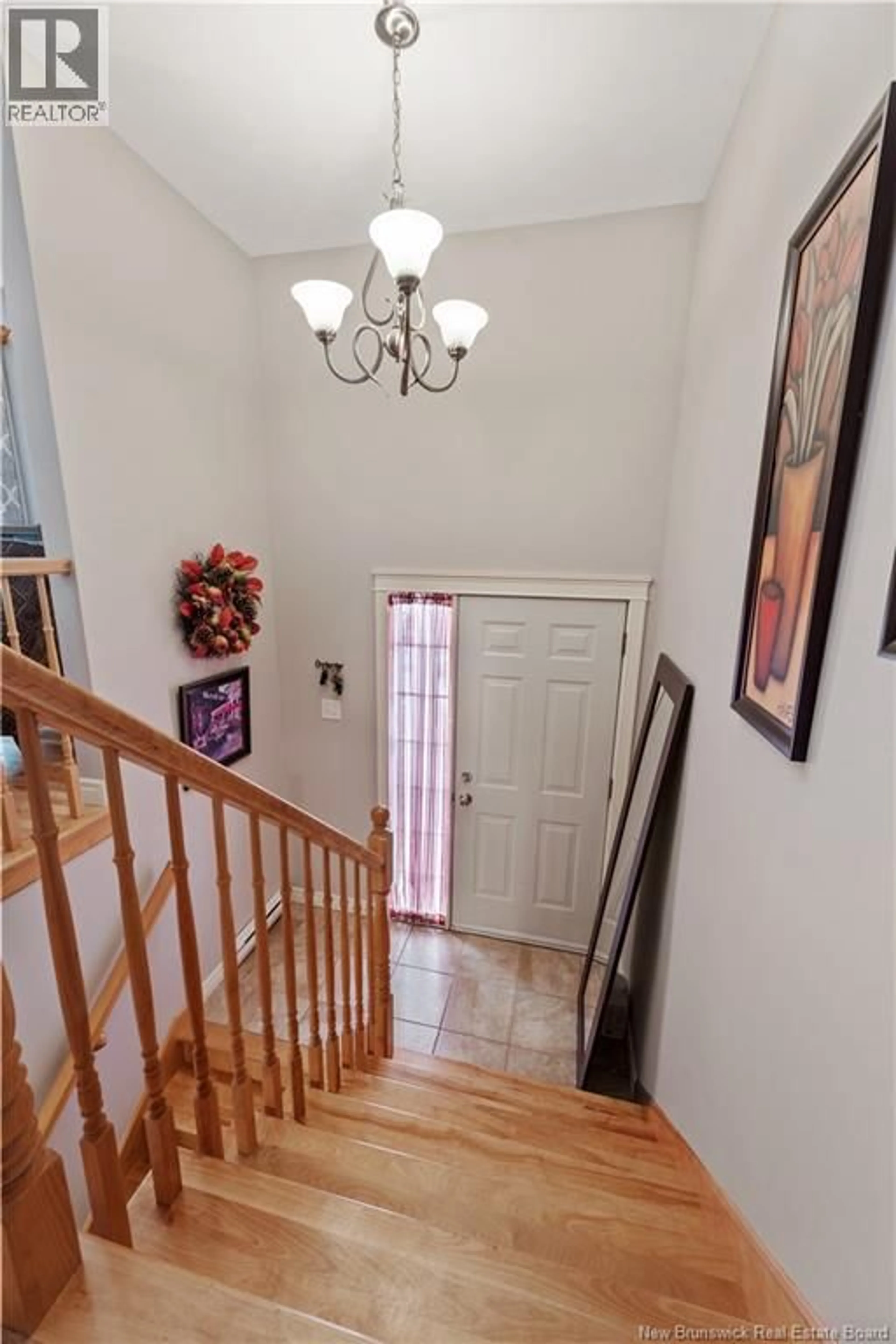 Indoor foyer for 112 MOUNT PLEASANT ROAD, Moncton New Brunswick E1G5J2
