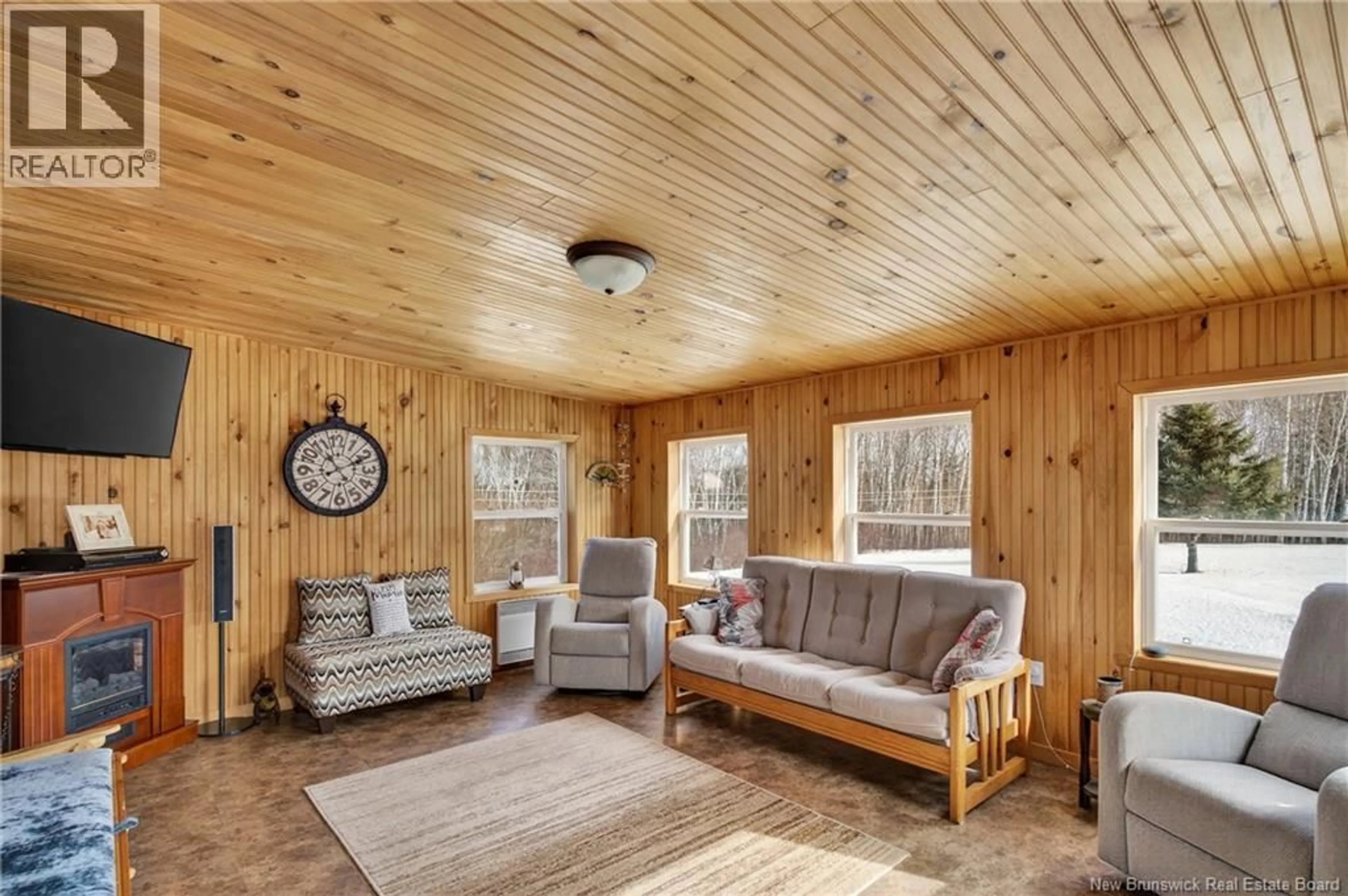 Living room with furniture, wood/laminate floor for 79 BERNARD RUE, Balmoral New Brunswick E8E1A4
