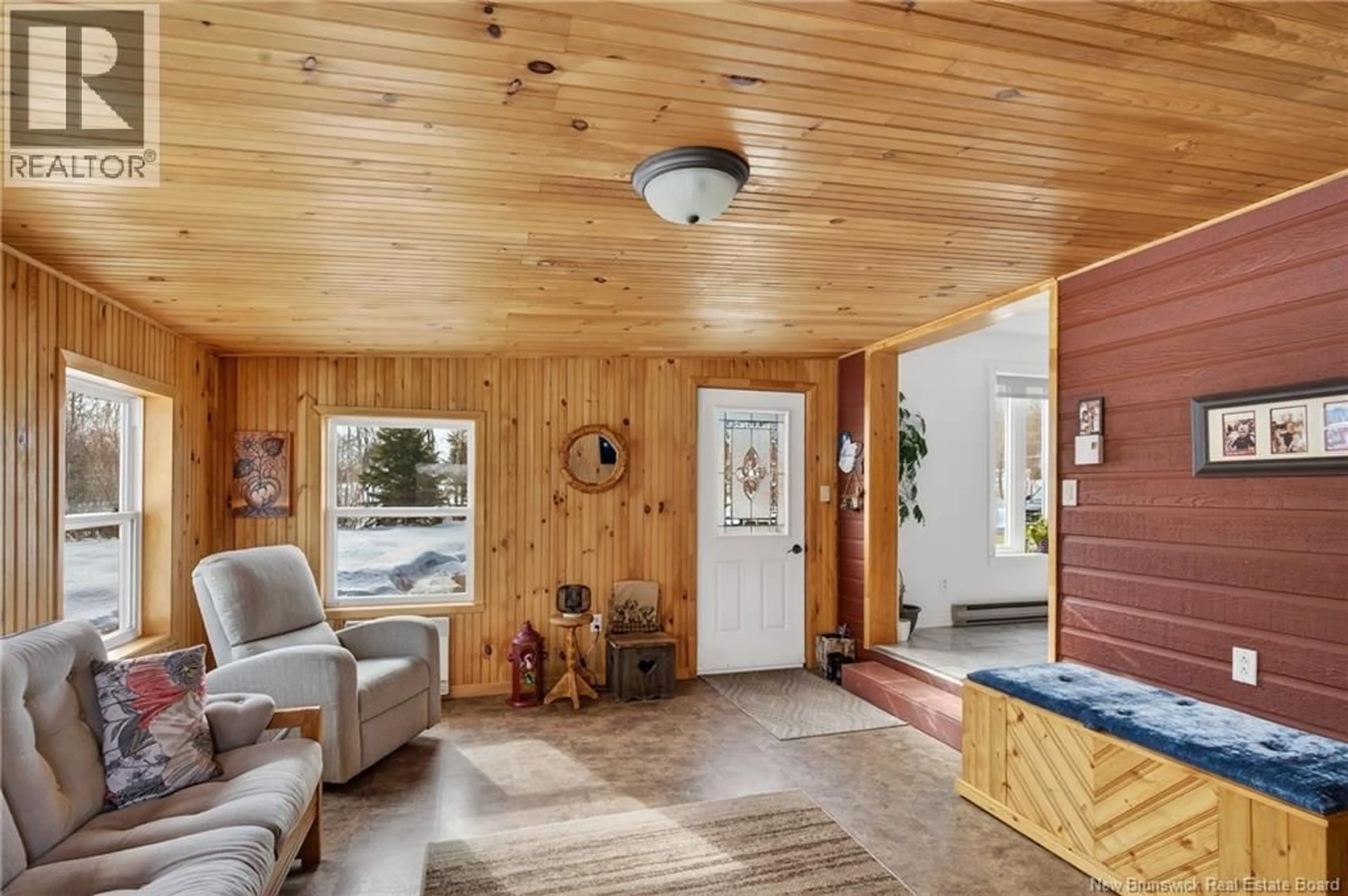 Indoor entryway for 79 BERNARD RUE, Balmoral New Brunswick E8E1A4