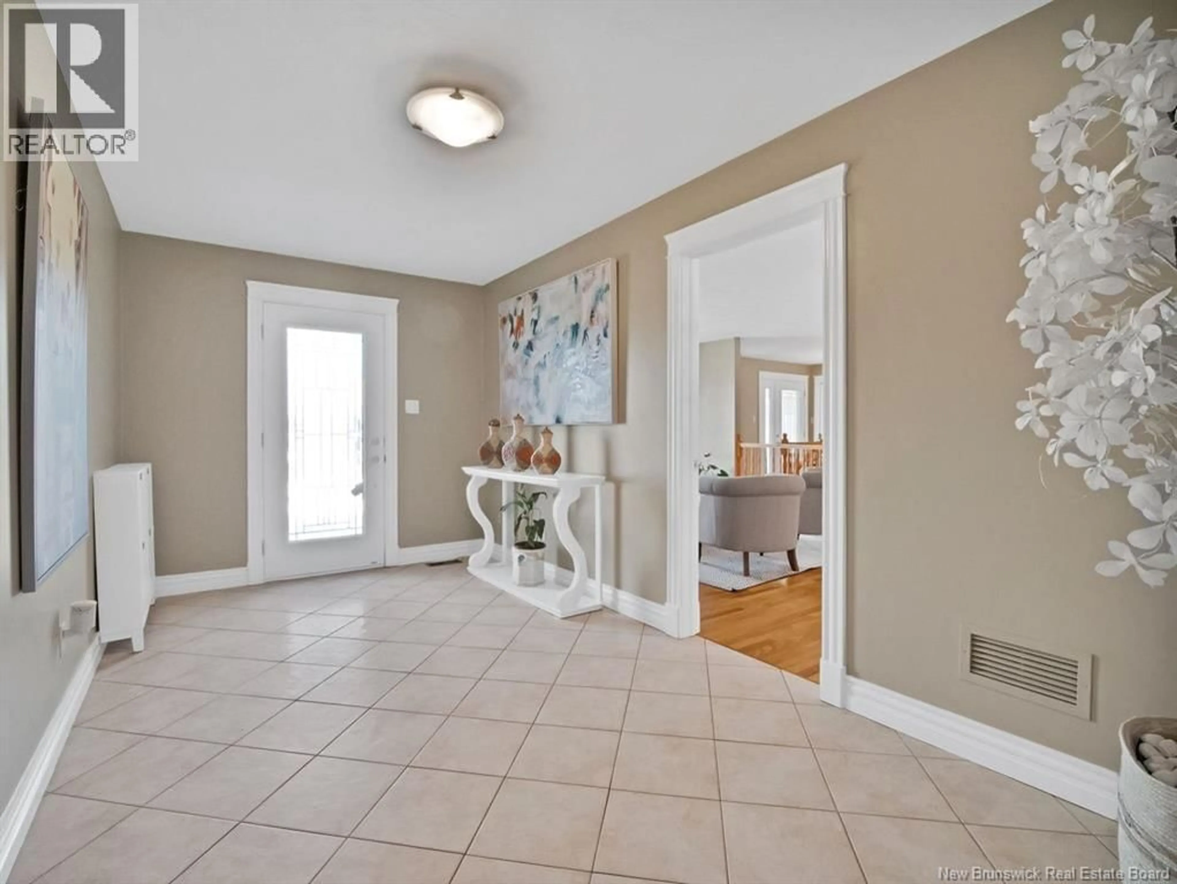 Indoor entryway for 32 FALCONER, Notre-Dame New Brunswick E4V1Y5