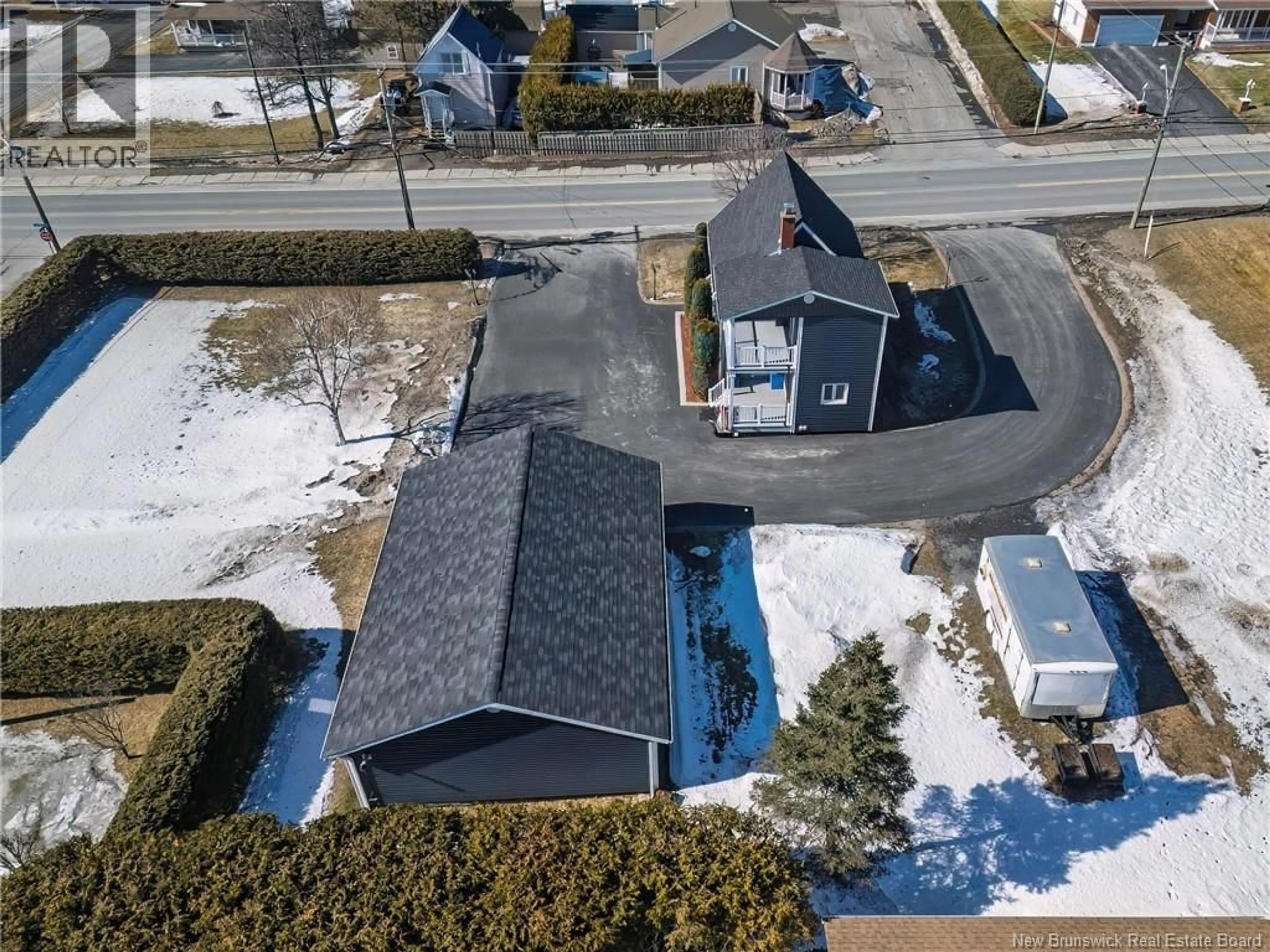 A pic from outside/outdoor area/front of a property/back of a property/a pic from drone, street for 263 RUE ST-JEAN, Saint-Léonard New Brunswick E7E2C4