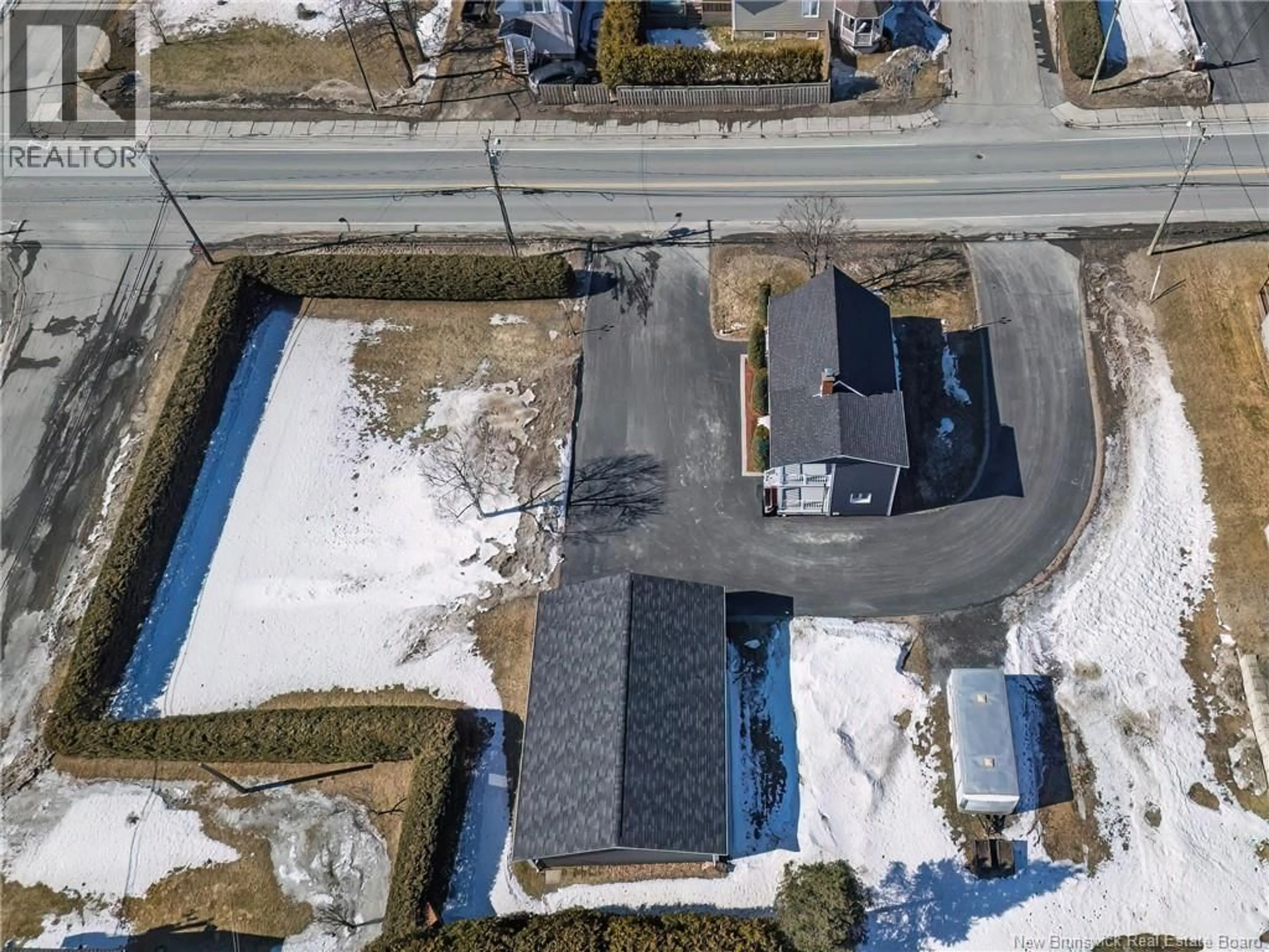 A pic from outside/outdoor area/front of a property/back of a property/a pic from drone, street for 263 RUE ST-JEAN, Saint-Léonard New Brunswick E7E2C4