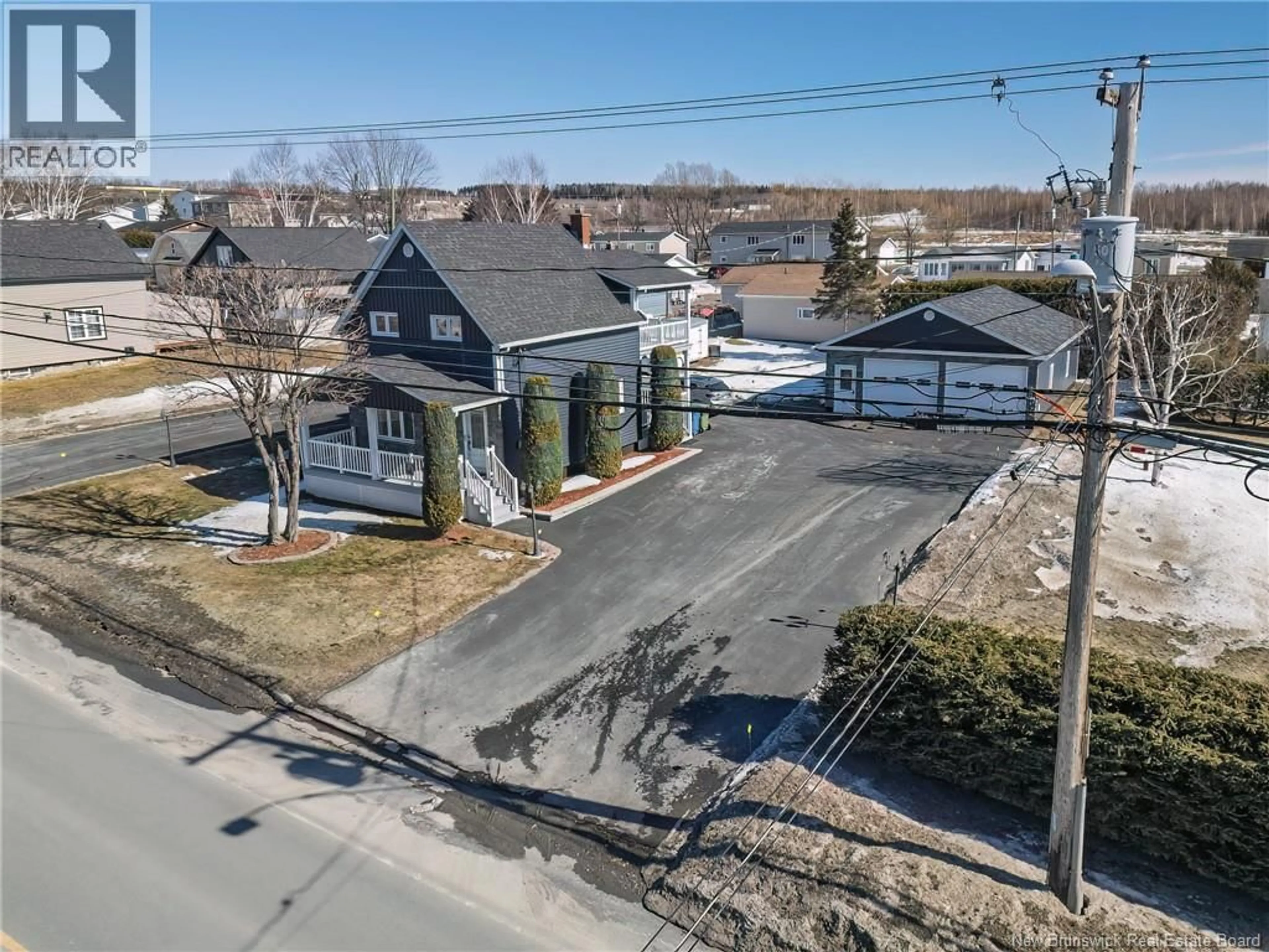 A pic from outside/outdoor area/front of a property/back of a property/a pic from drone, street for 263 RUE ST-JEAN, Saint-Léonard New Brunswick E7E2C4