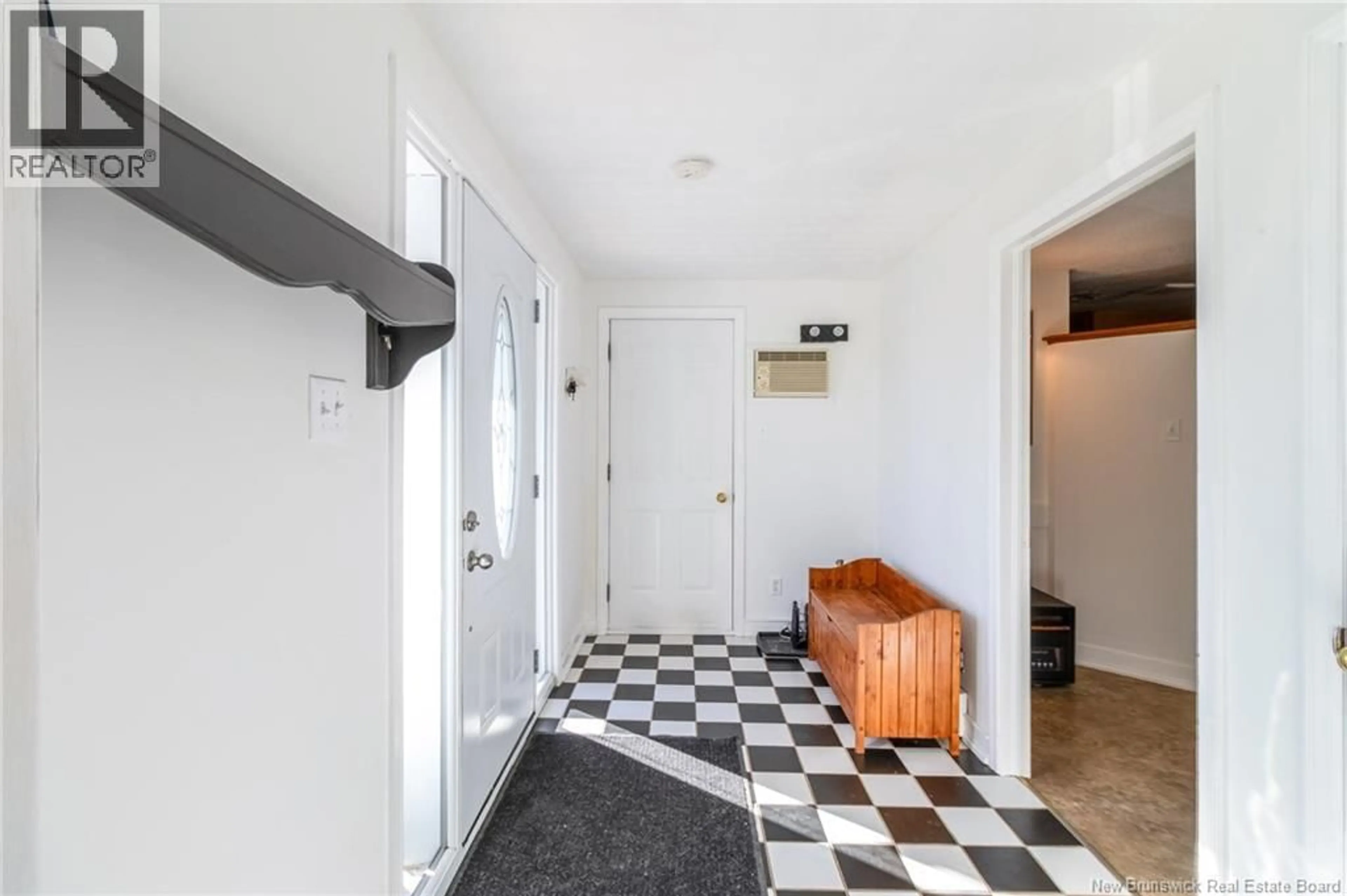 Indoor entryway for 2667 560 ROUTE, Williamstown New Brunswick E7K1S5