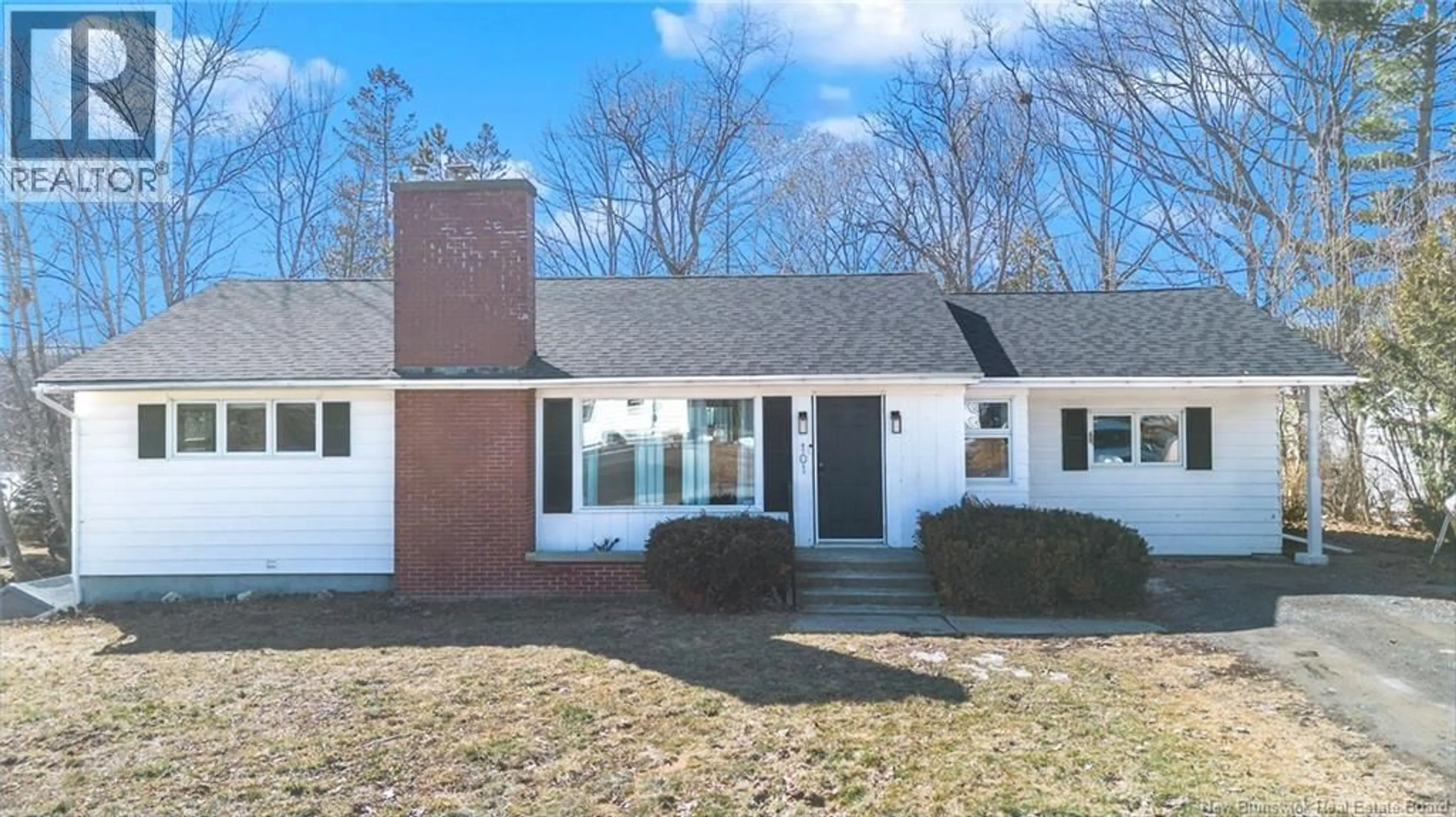 Home with brick exterior material, street for 101 DOUGLAS AVENUE, Woodstock New Brunswick E7M5Z8