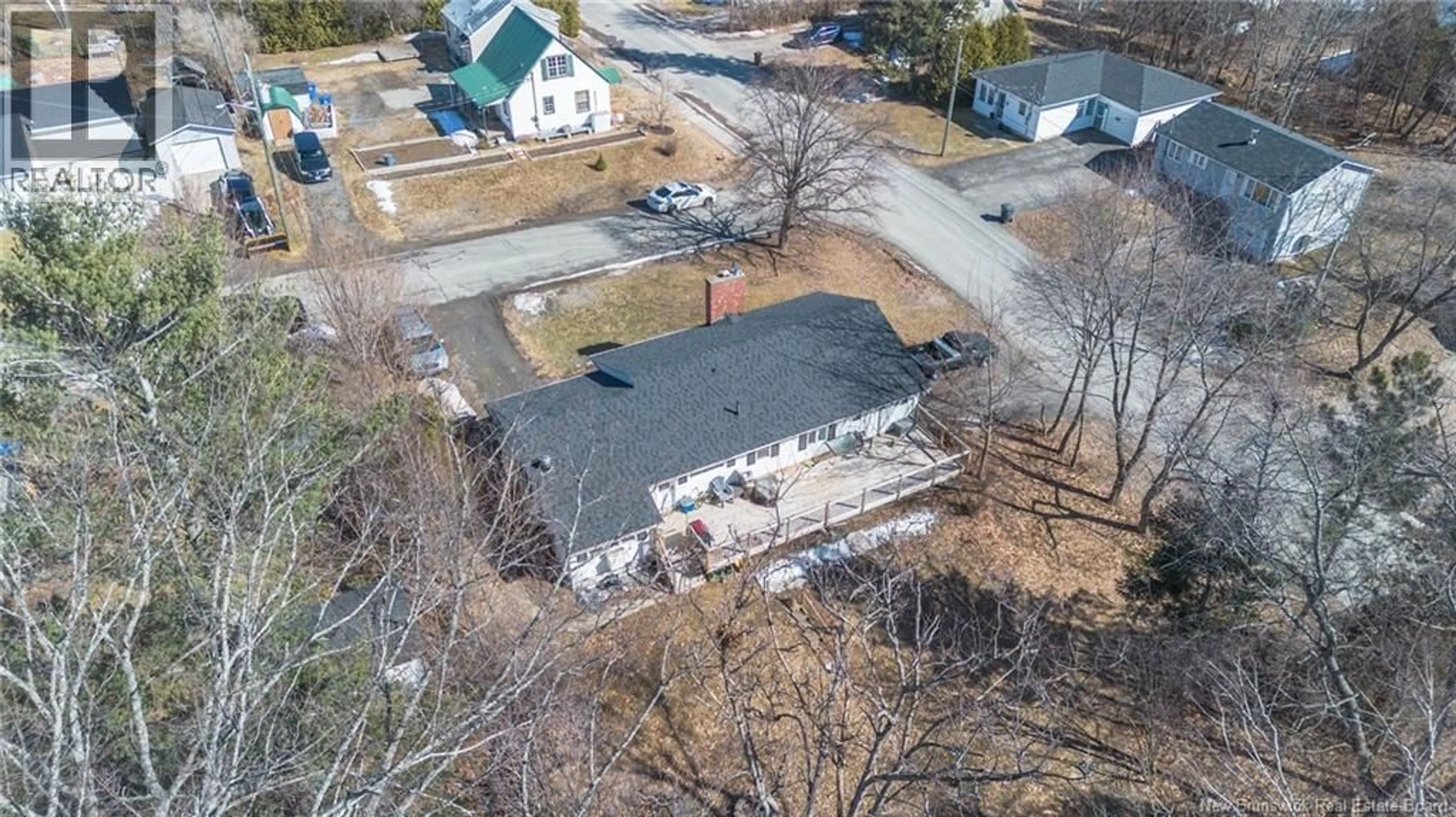 A pic from outside/outdoor area/front of a property/back of a property/a pic from drone, street for 101 DOUGLAS AVENUE, Woodstock New Brunswick E7M5Z8