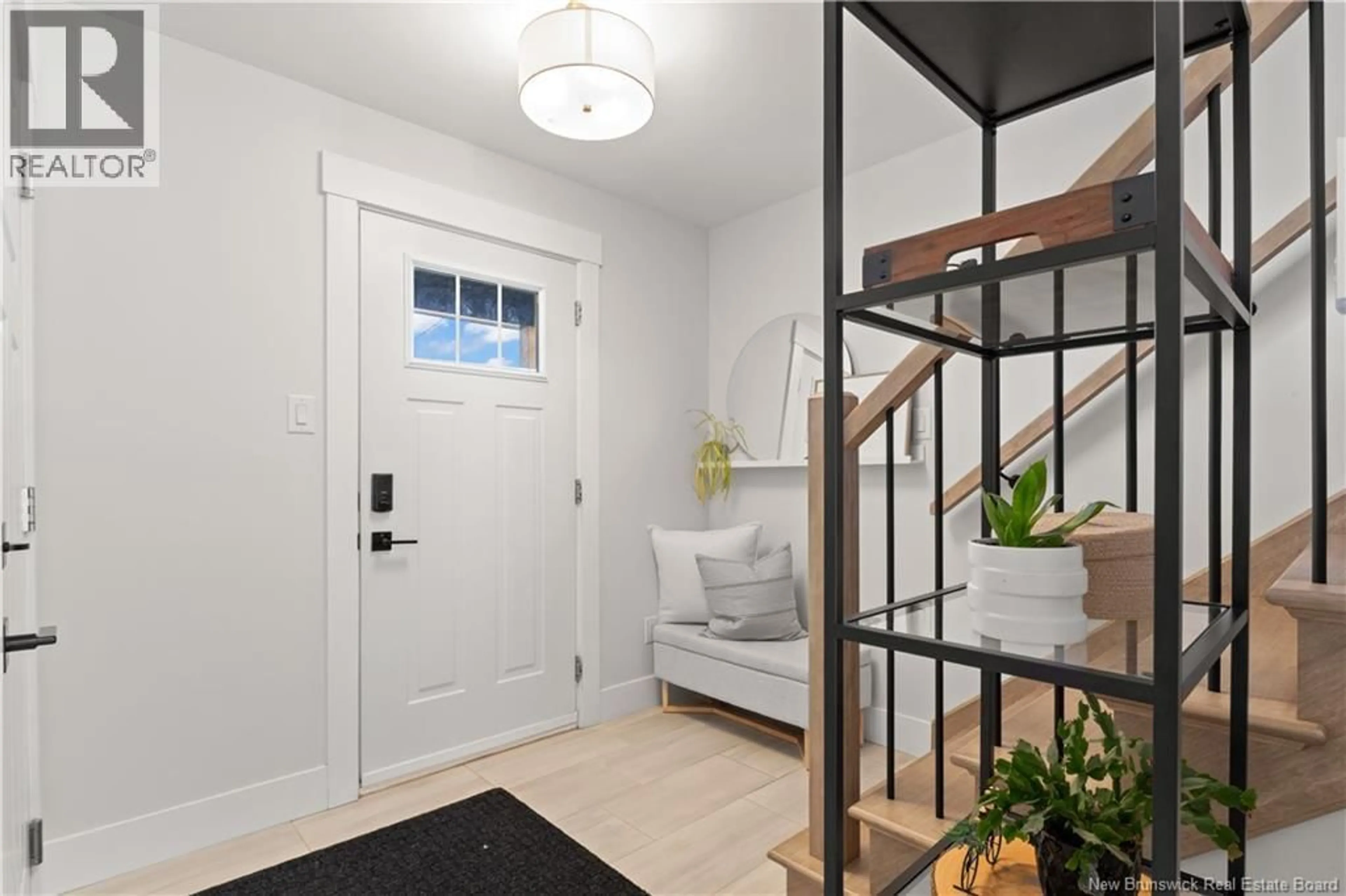 Indoor entryway for 334 LORETTE, Dieppe New Brunswick E1A8K1