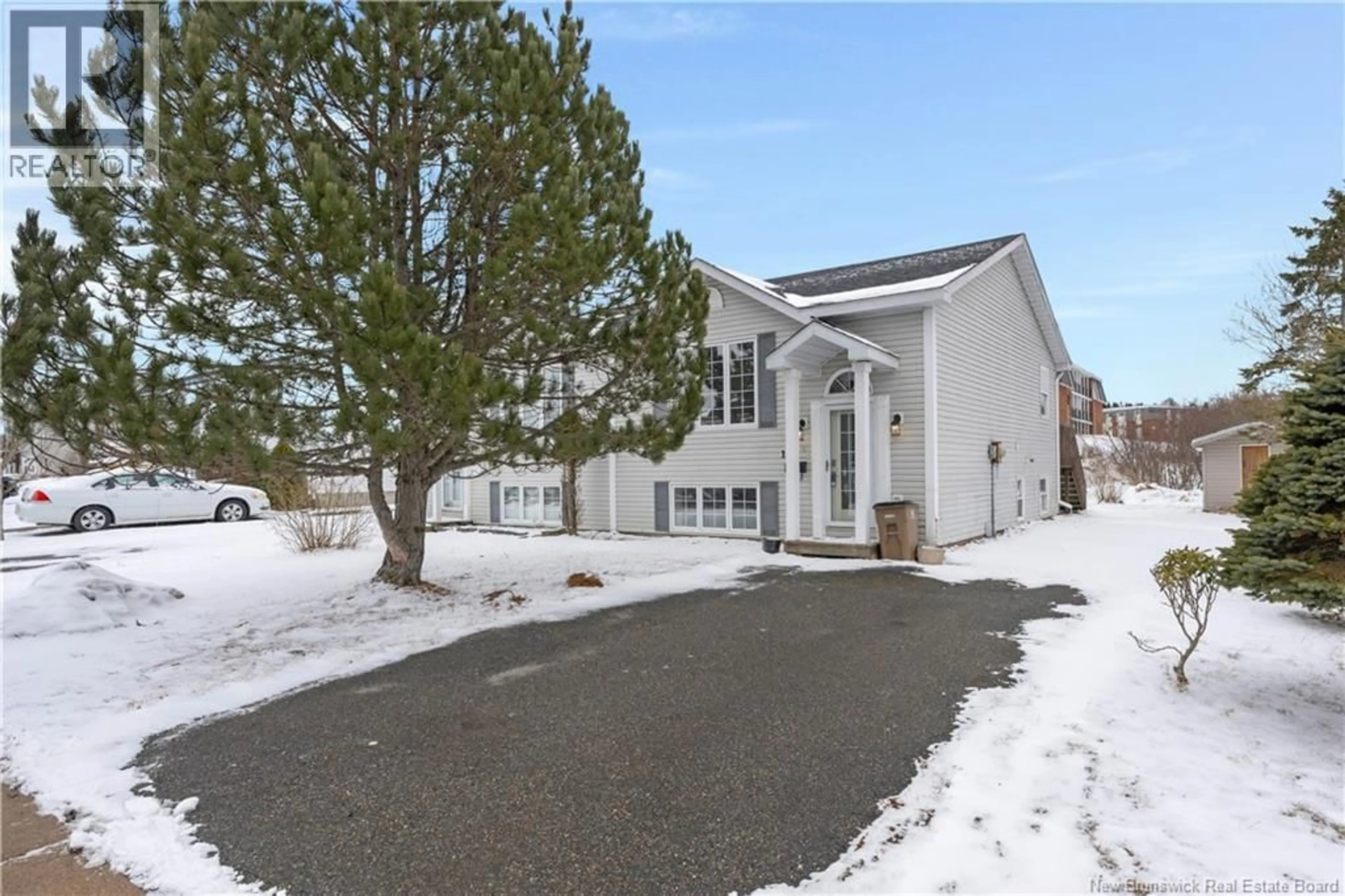 Indoor foyer for 124 CINDY LEE STREET, Saint John New Brunswick E2J4P3