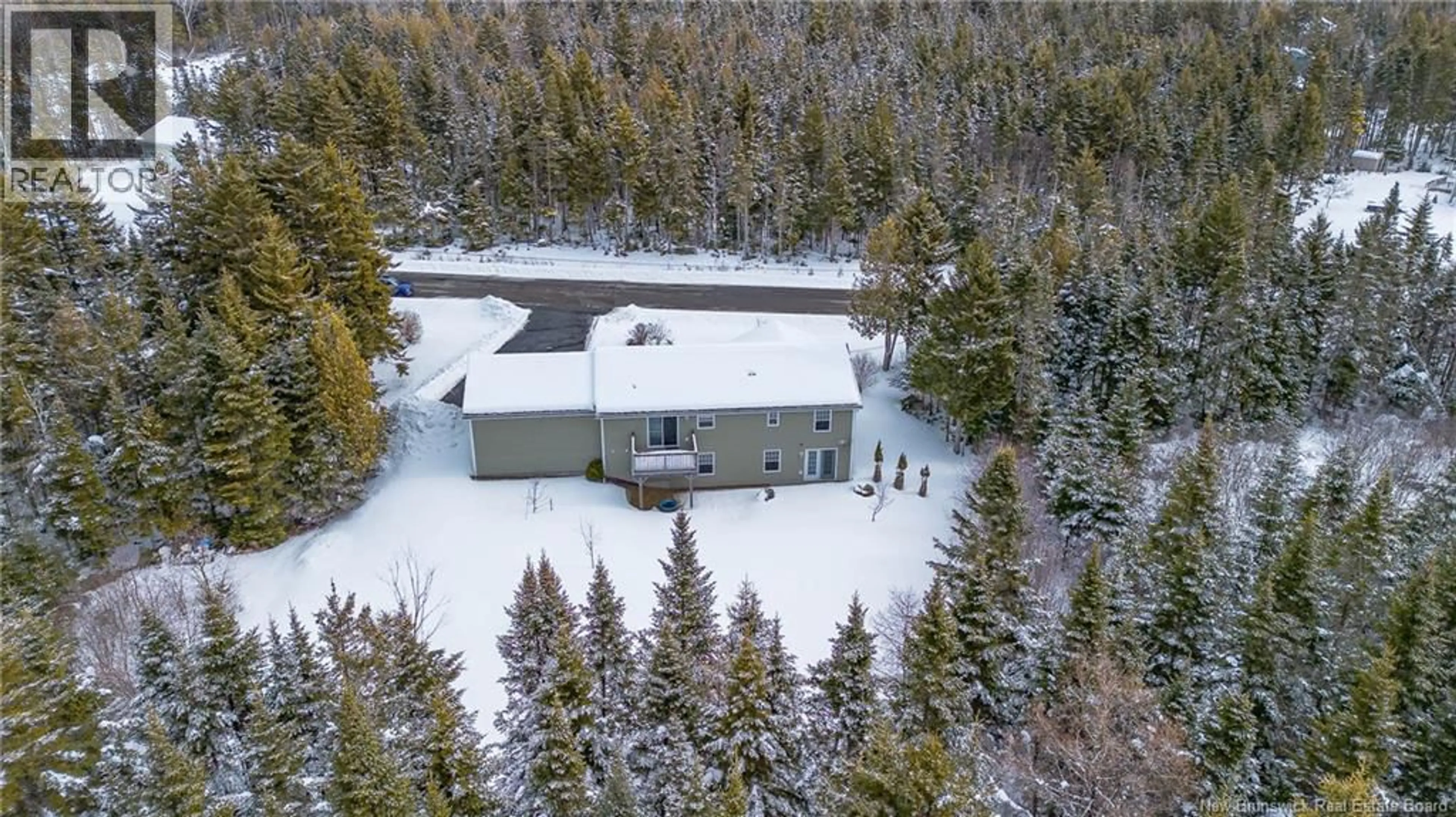 A pic from outside/outdoor area/front of a property/back of a property/a pic from drone, unknown for 21 EMERALD LAKE DRIVE, Saint John New Brunswick E2N2B6