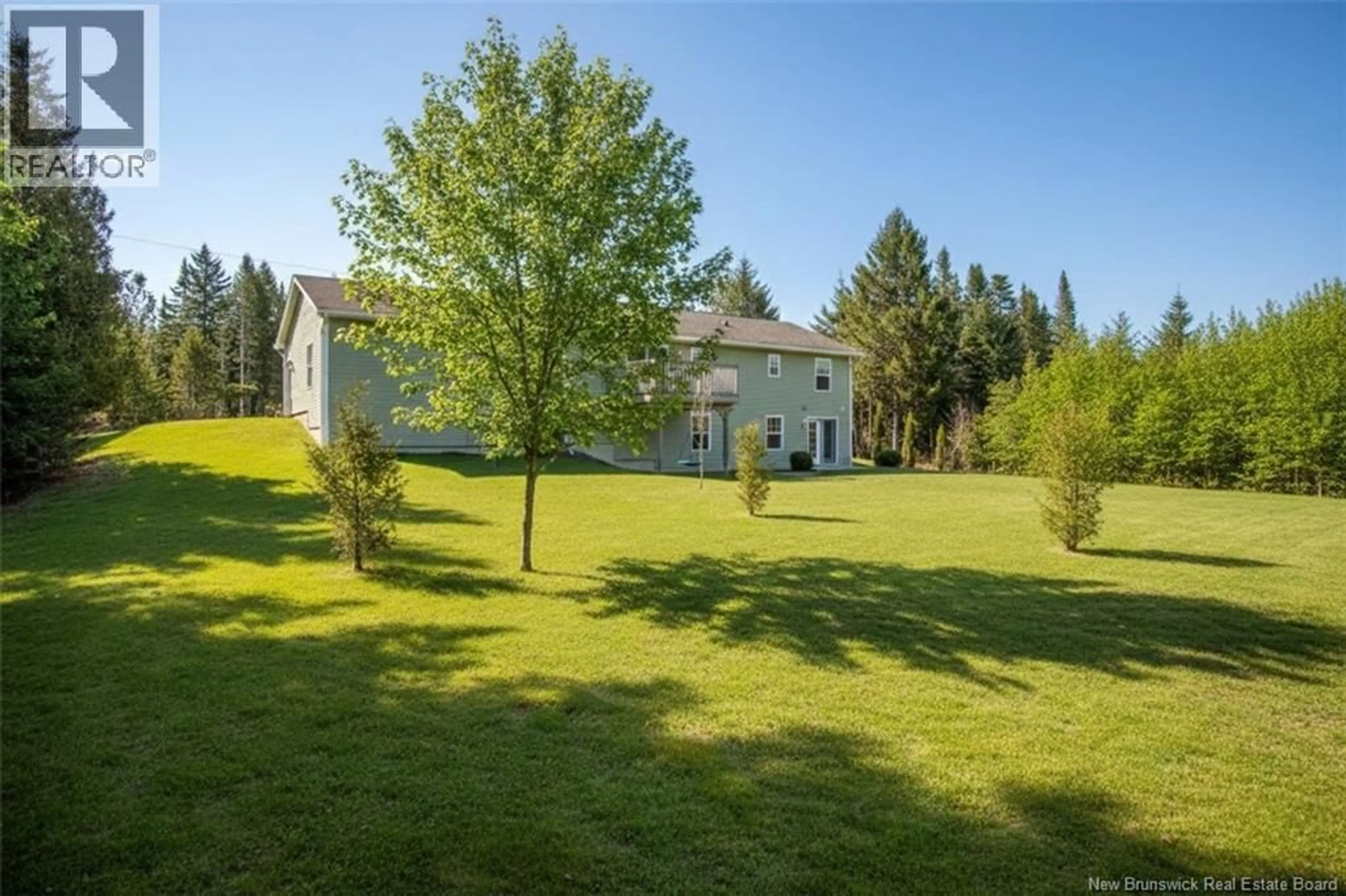 A pic from outside/outdoor area/front of a property/back of a property/a pic from drone, unknown for 21 EMERALD LAKE DRIVE, Saint John New Brunswick E2N2B6