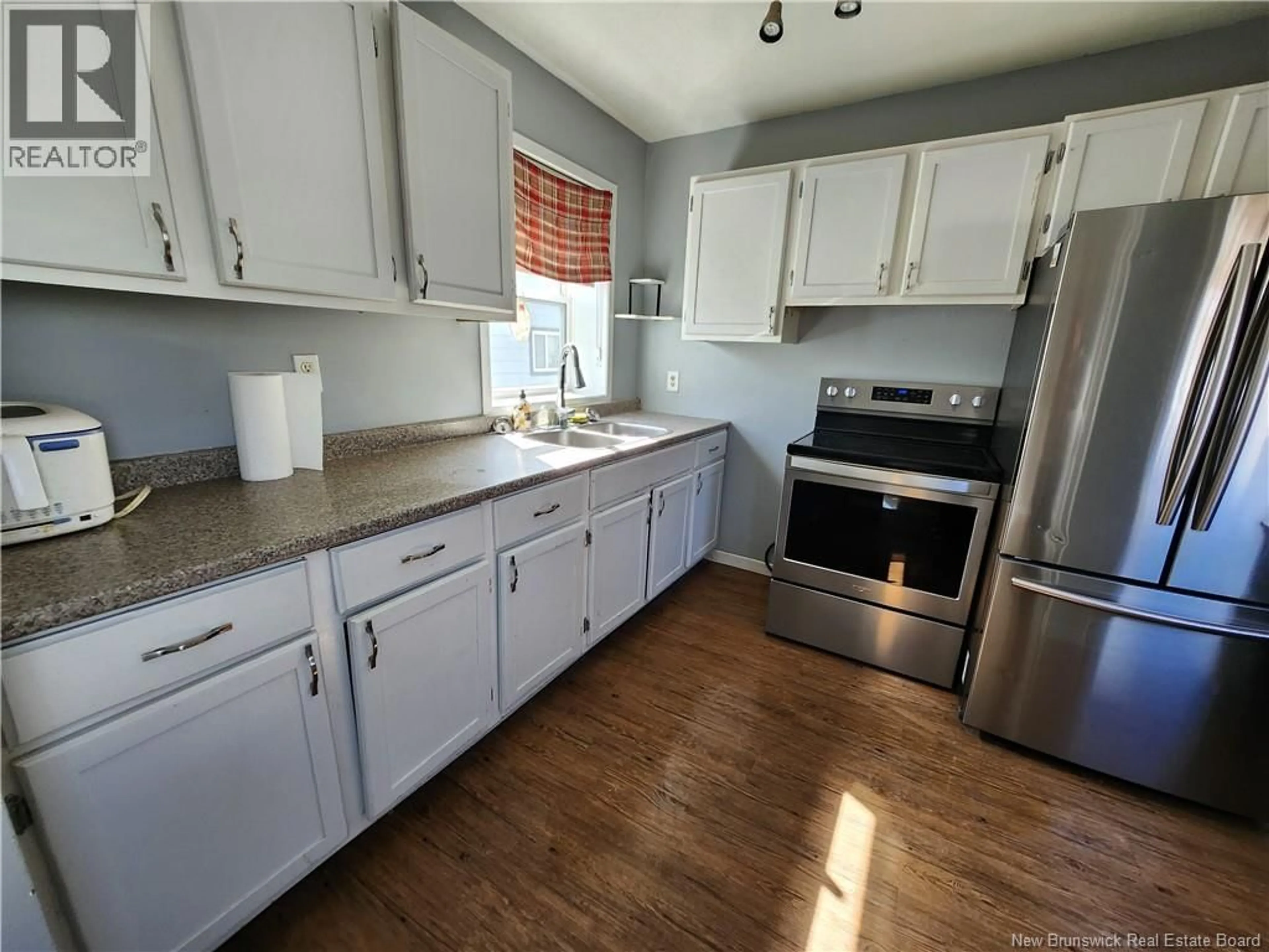 Standard kitchen, unknown for 10 COPP STREET, Dieppe New Brunswick E1A2H1