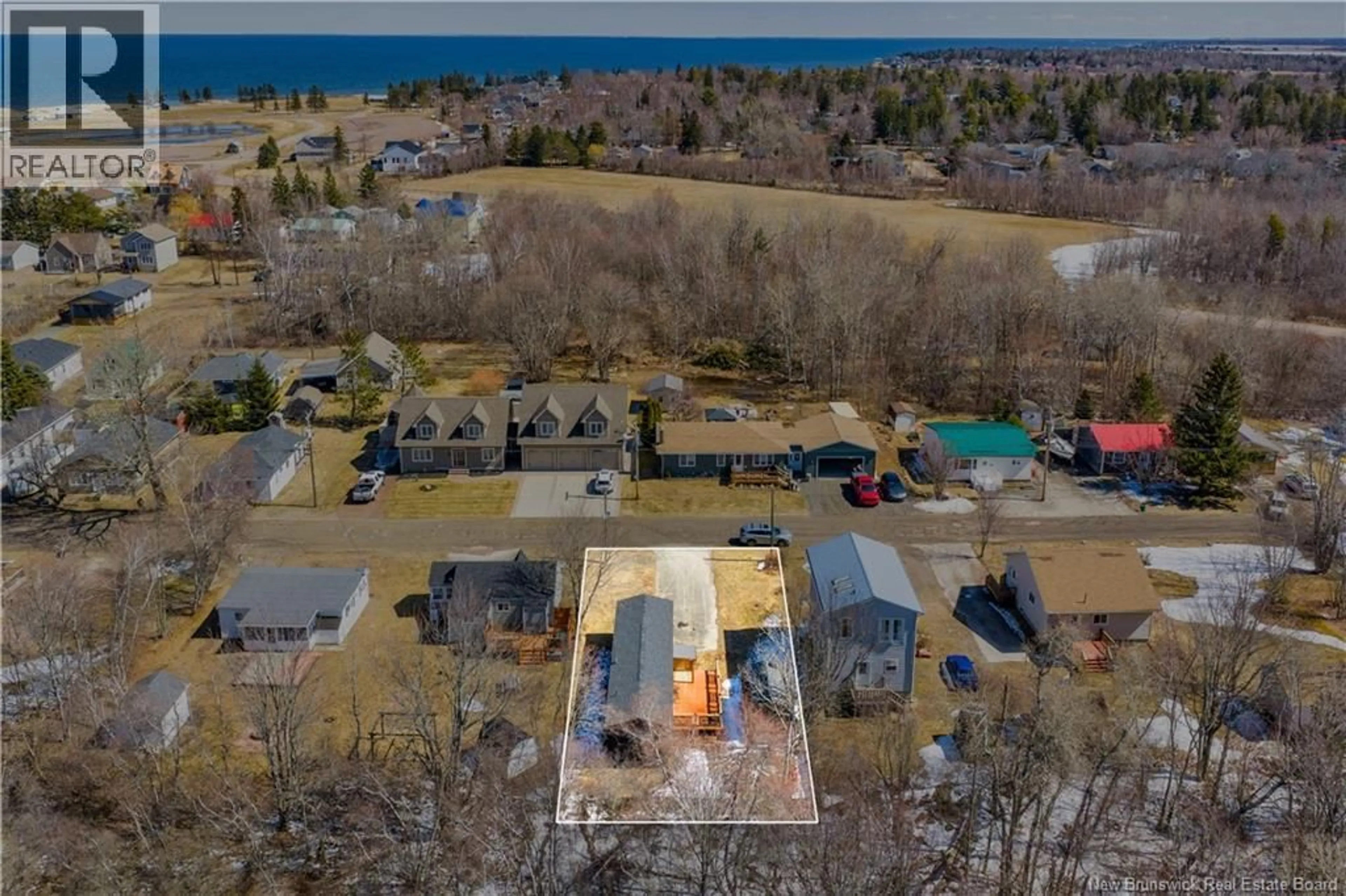 A pic from outside/outdoor area/front of a property/back of a property/a pic from drone, water/lake/river/ocean view for 16 FOURTH AVENUE, Pointe-Du-Chêne New Brunswick E4P4H7
