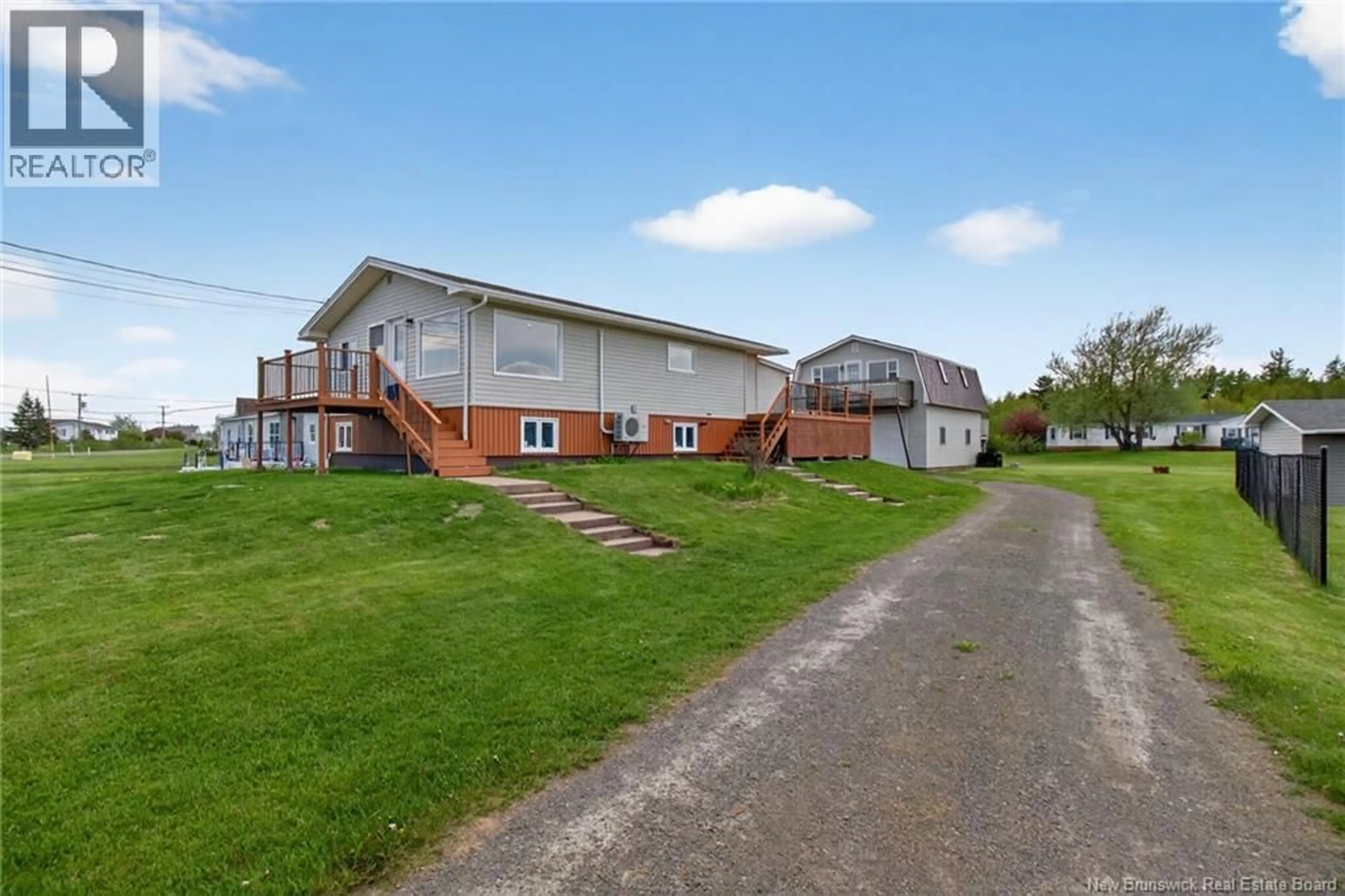 A pic from outside/outdoor area/front of a property/back of a property/a pic from drone, unknown for 157 DE LA COTE, Grande-Digue New Brunswick E4R1W8