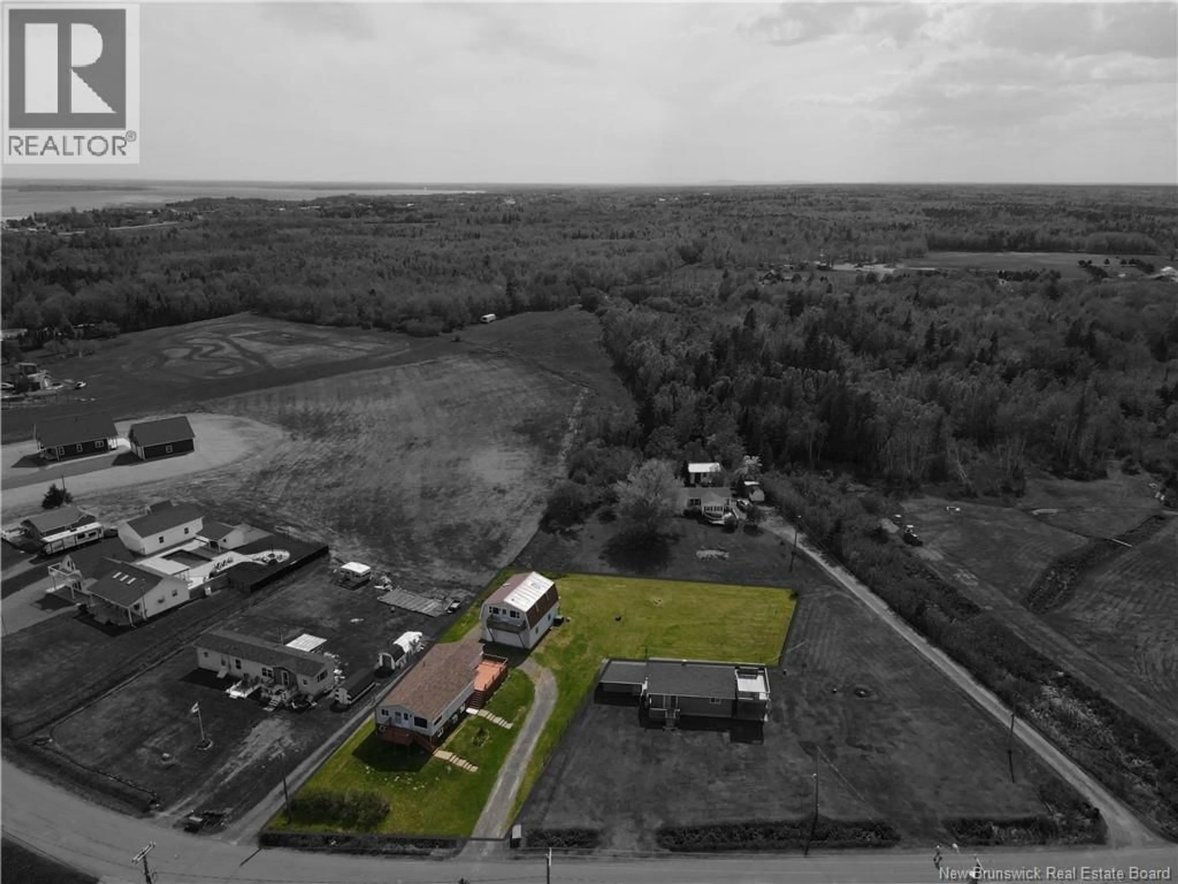 A pic from outside/outdoor area/front of a property/back of a property/a pic from drone, building for 157 DE LA COTE, Grande-Digue New Brunswick E4R1W8
