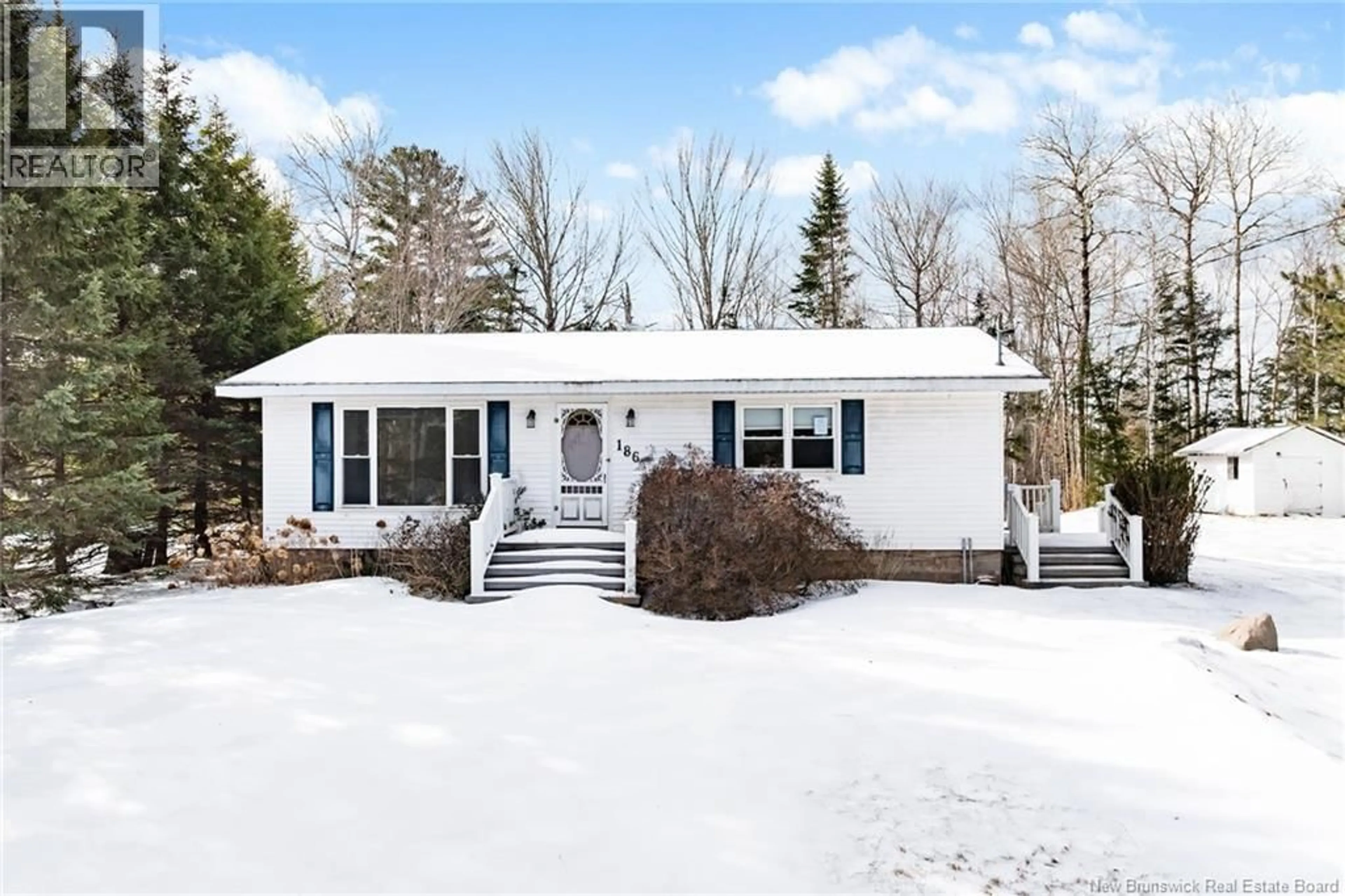 Home with vinyl exterior material, street for 186 KING STREET, Chipman New Brunswick E4A2J1