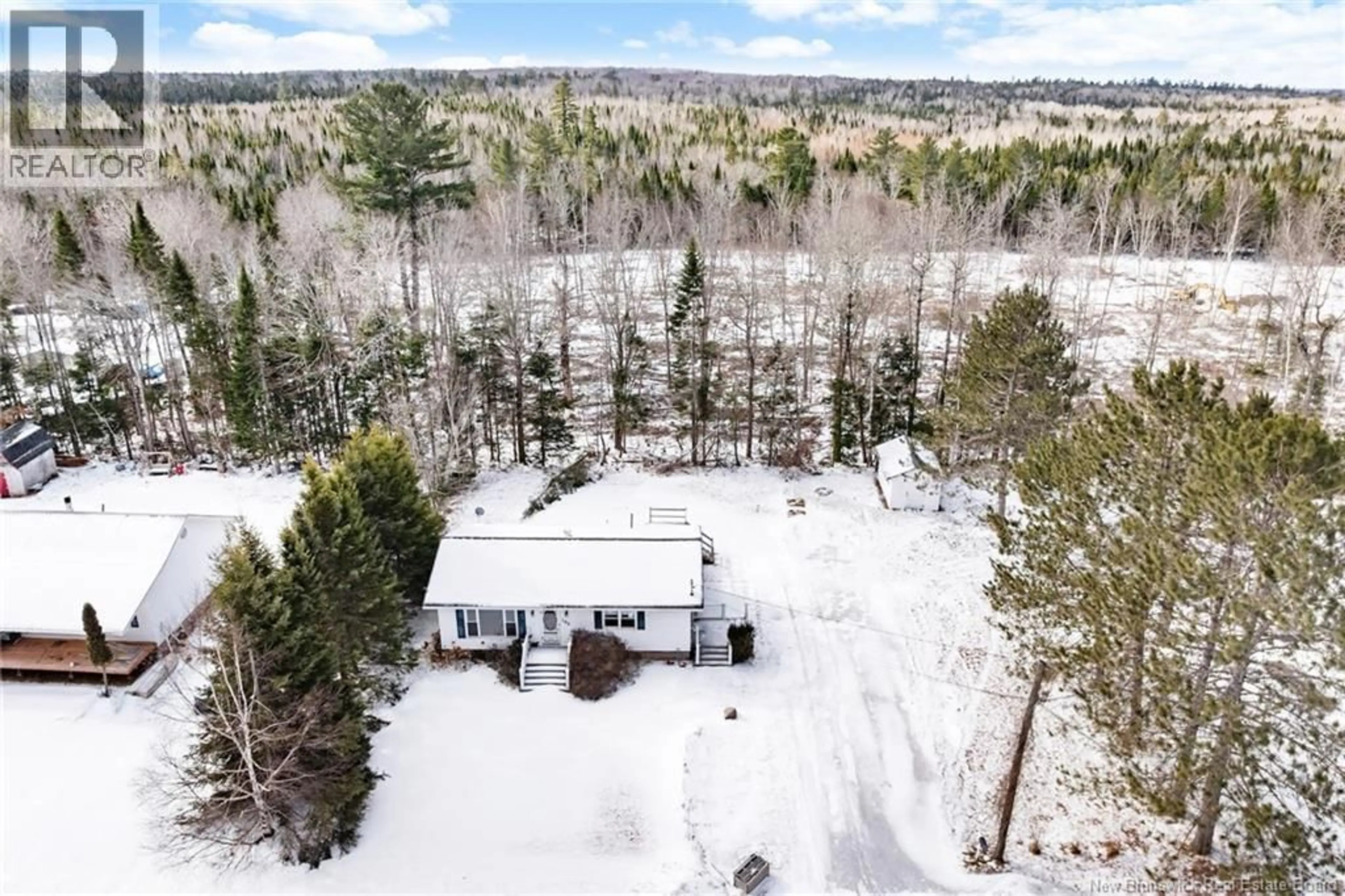 A pic from outside/outdoor area/front of a property/back of a property/a pic from drone, unknown for 186 KING STREET, Chipman New Brunswick E4A2J1