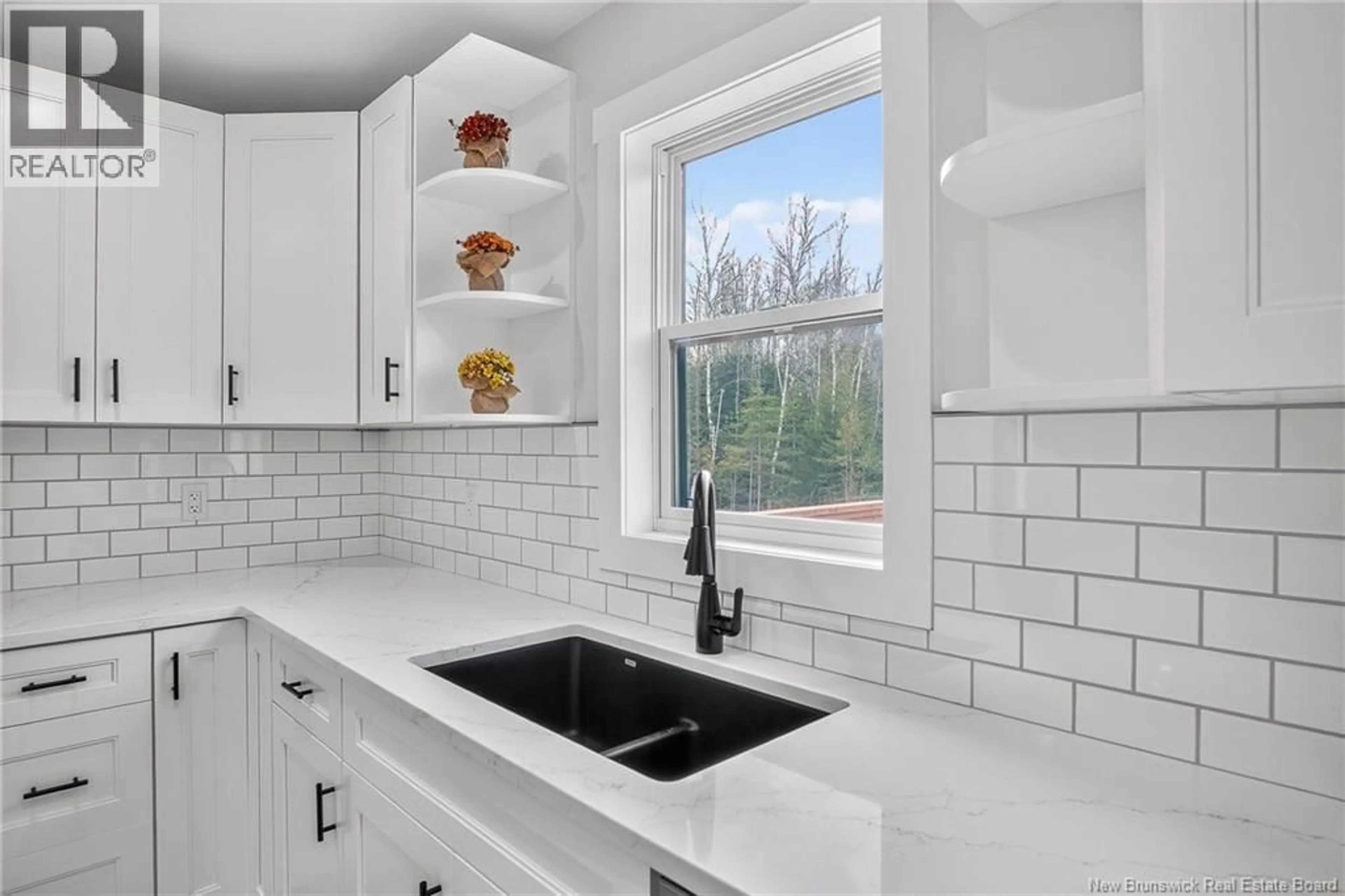 Contemporary kitchen, ceramic/tile floor for 15 BELLBOTTOM WAY, Quispamsis New Brunswick E2G1Y9