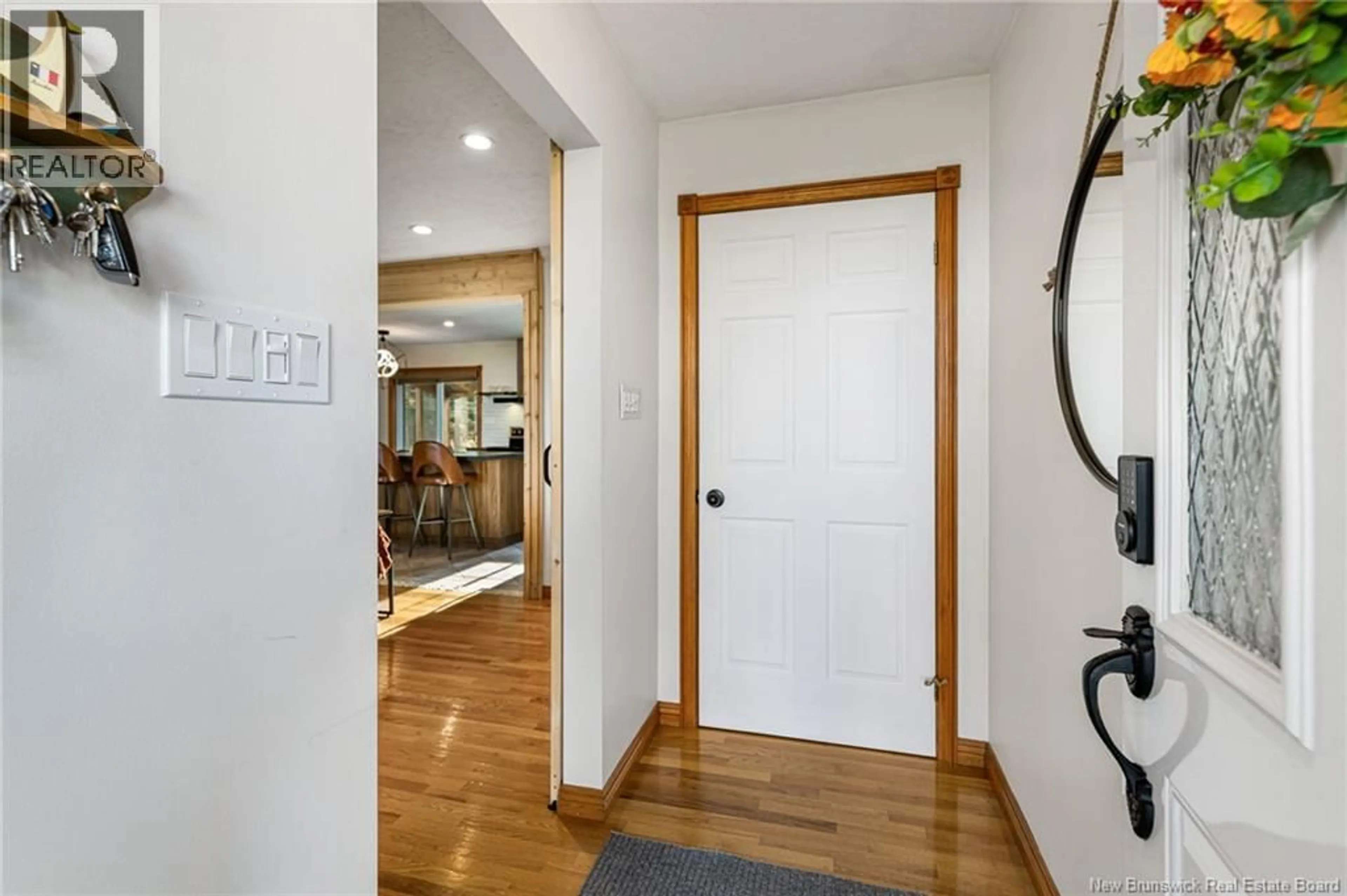 Indoor entryway for 341 CORNWALL, Shediac New Brunswick E4P1N9