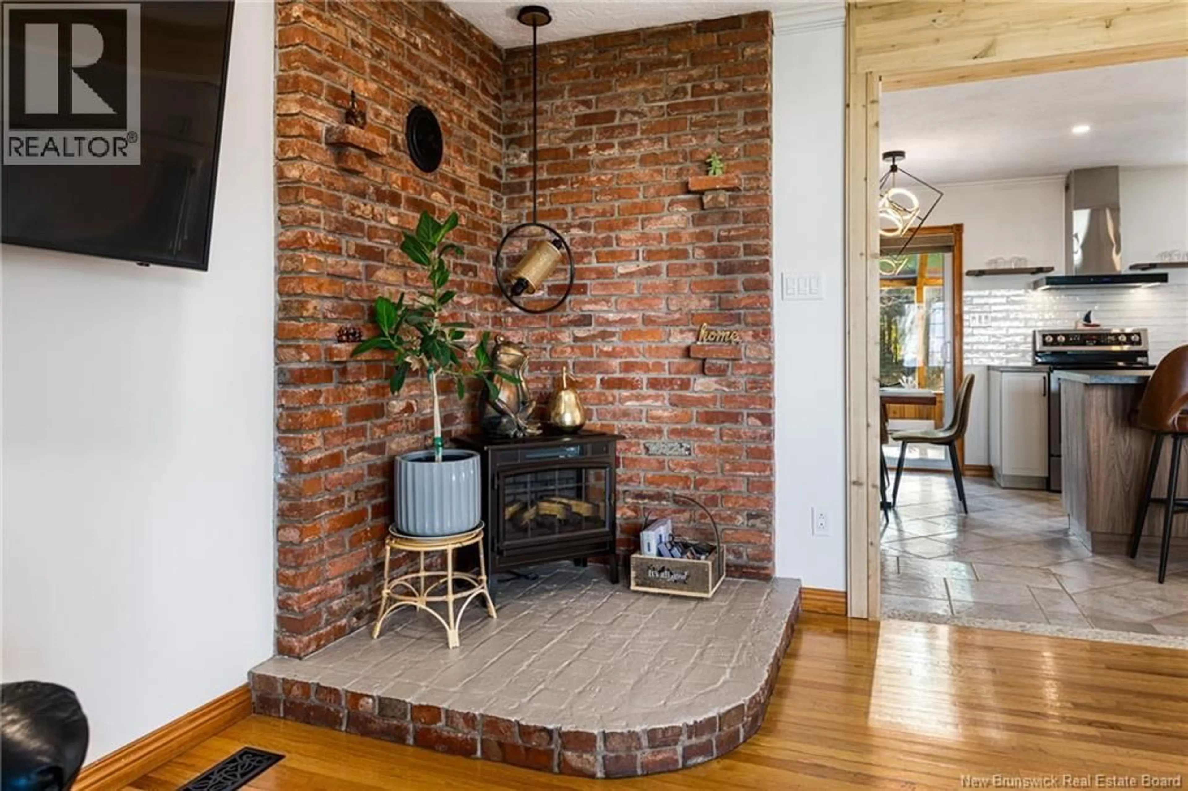 Indoor entryway for 341 CORNWALL, Shediac New Brunswick E4P1N9