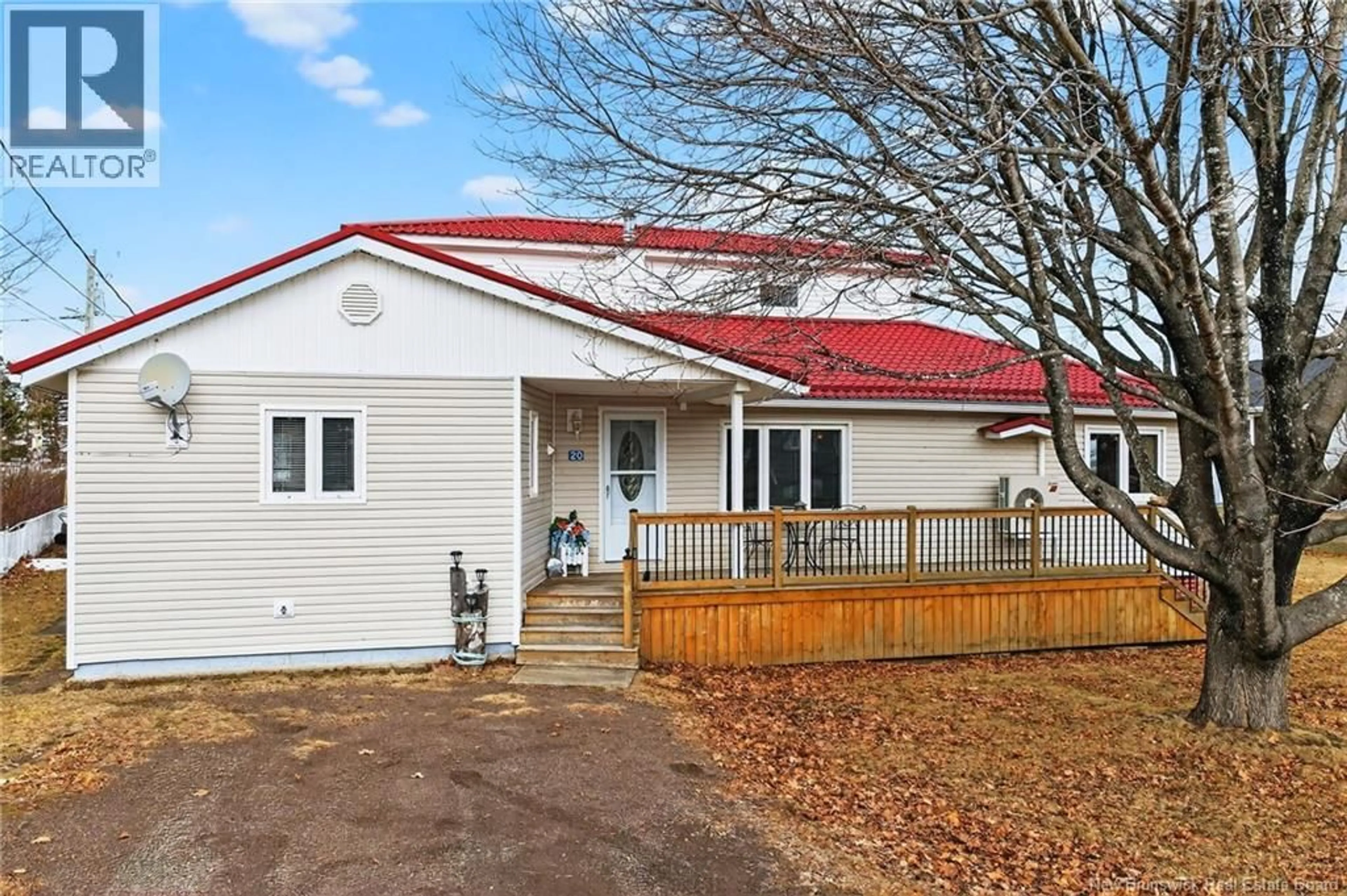 Home with vinyl exterior material, building for 20 WOODLAND BOULEVARD, Grande-Digue New Brunswick E4R5X9
