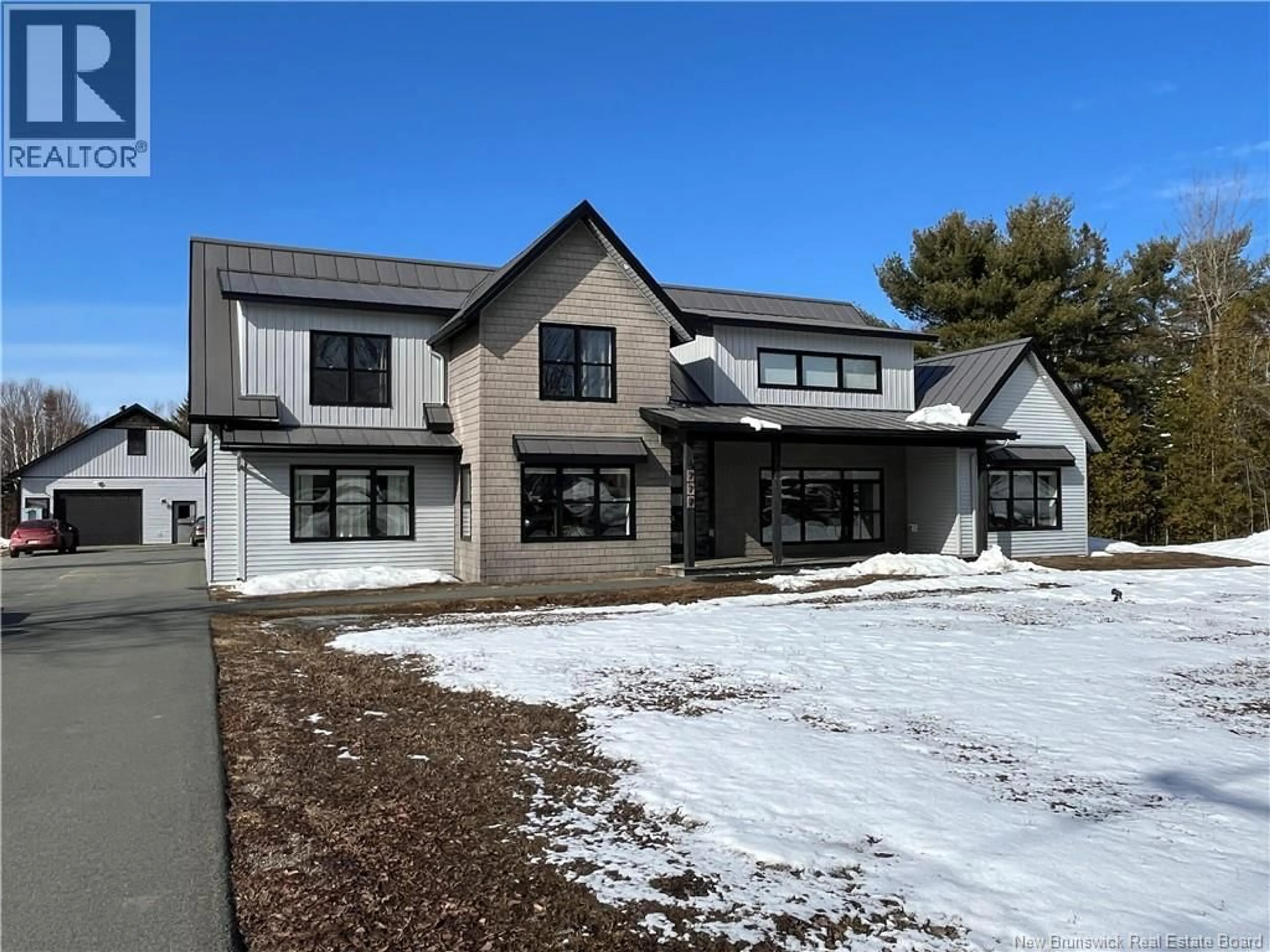 Home with vinyl exterior material, street for 777 RUE RIVIÈRE A LA TRUITE, Tracadie New Brunswick E1X2M4