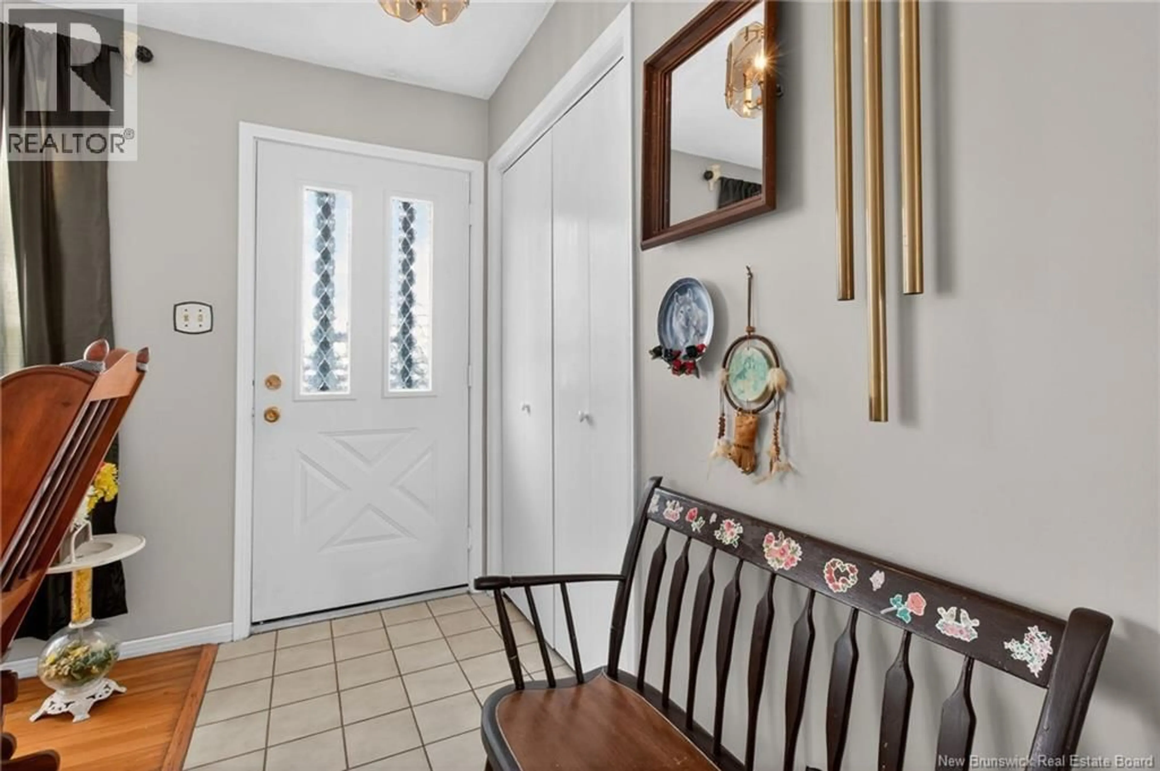 Indoor entryway for 265 IRVING BOULEVARD, Bouctouche New Brunswick E4S3K5