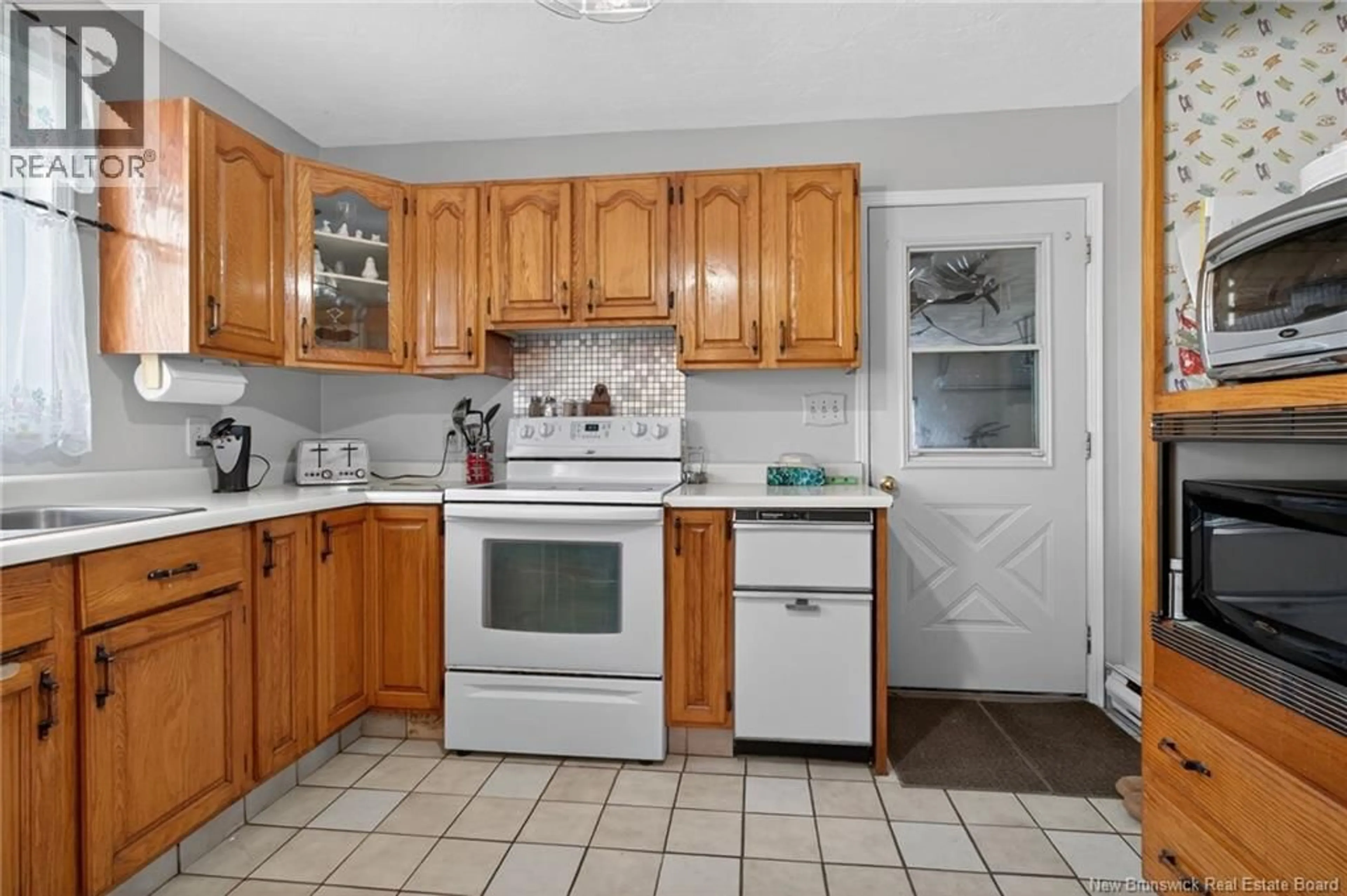 Standard kitchen, ceramic/tile floor for 265 IRVING BOULEVARD, Bouctouche New Brunswick E4S3K5