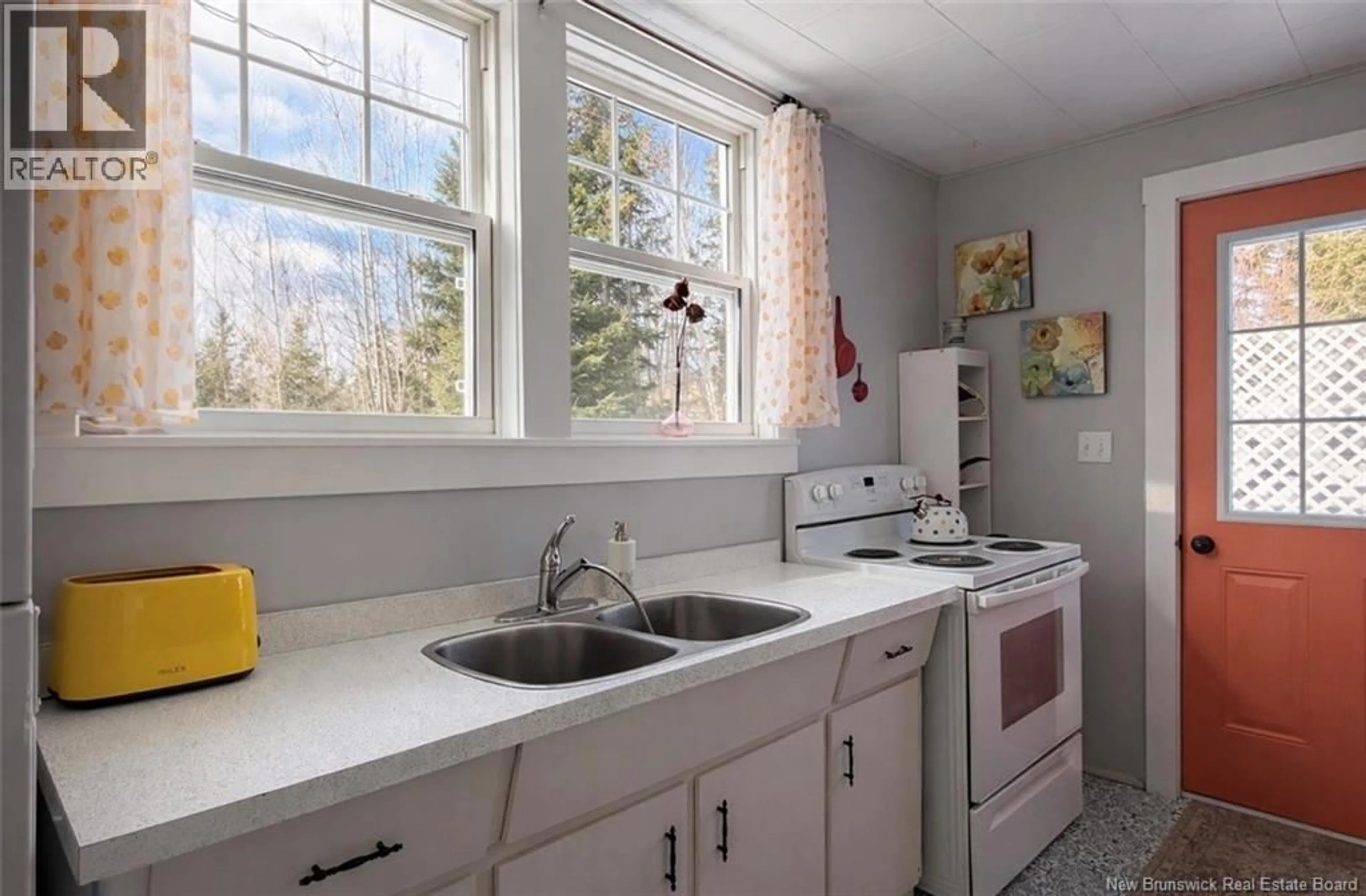 Standard kitchen, ceramic/tile floor for 1853 SCHRYER, Bathurst New Brunswick E2A4Y4