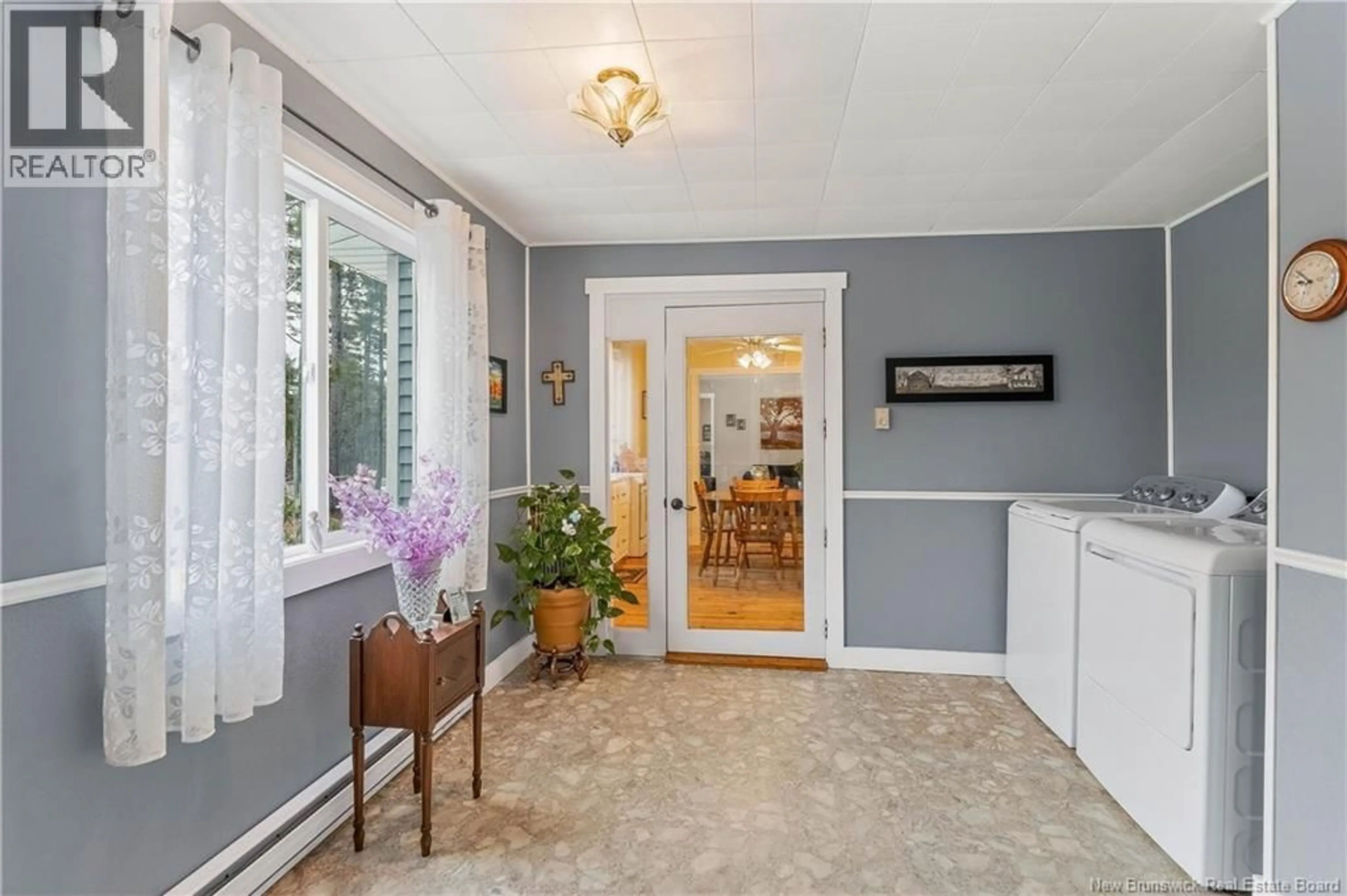 Indoor entryway for 250 HOLTS ROAD, Bocabec New Brunswick E3B3N7