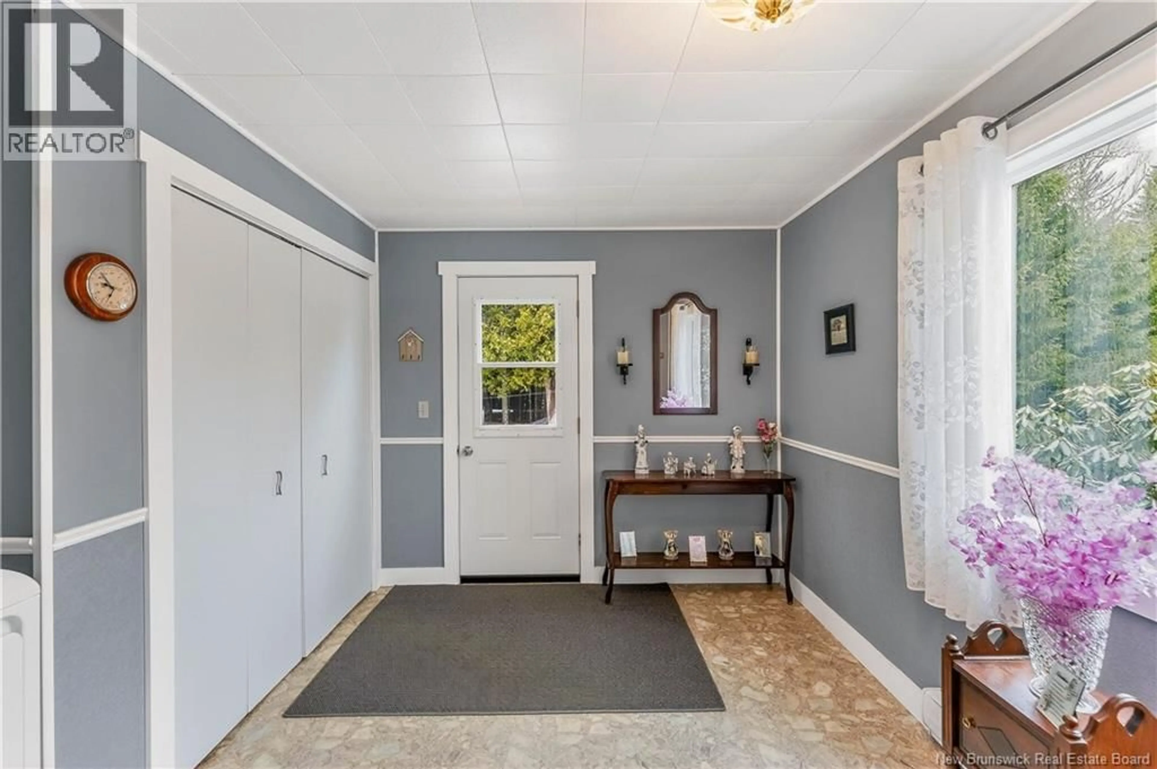 Indoor entryway for 250 HOLTS ROAD, Bocabec New Brunswick E3B3N7