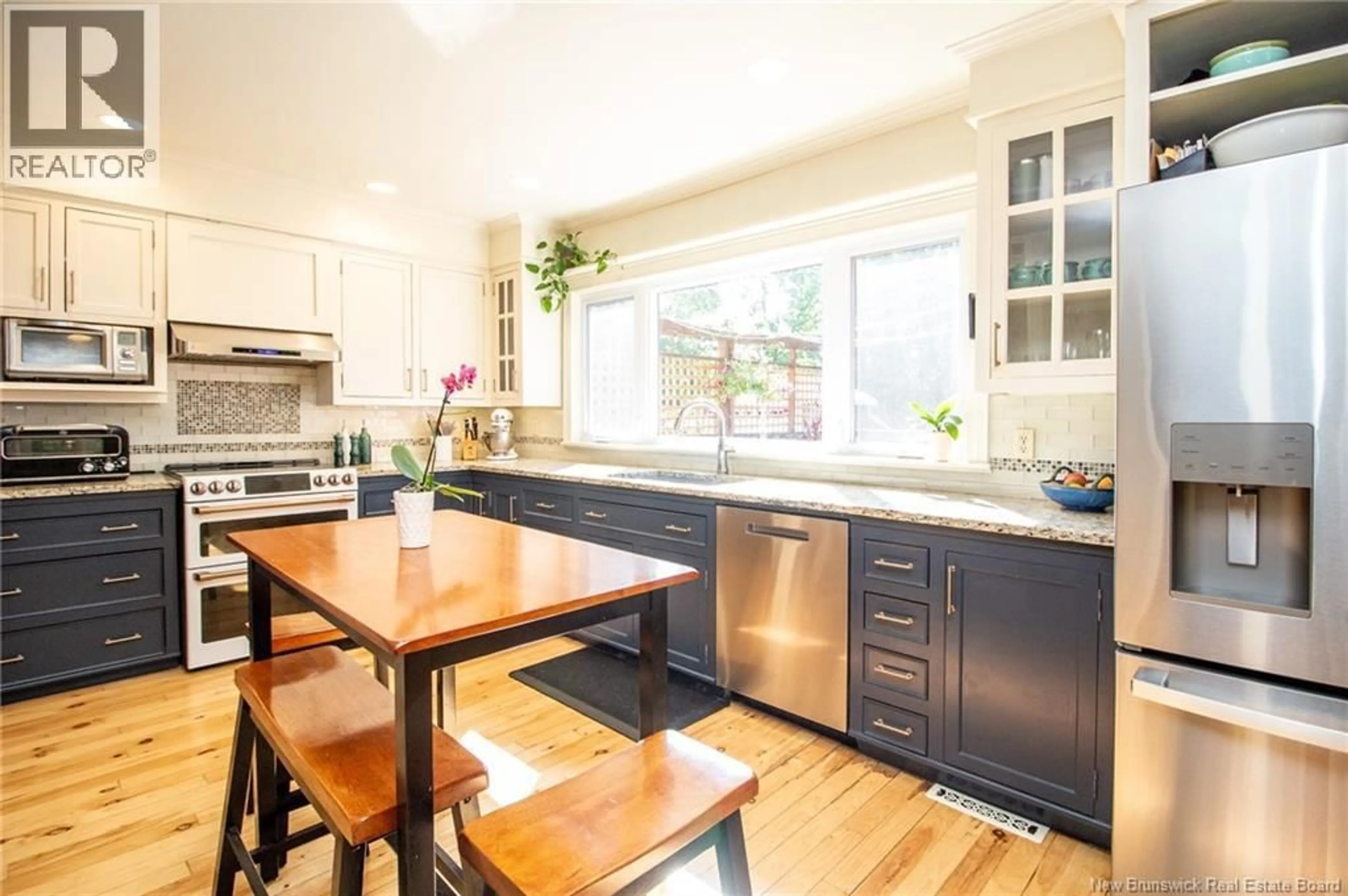 Contemporary kitchen, wood/laminate floor for 64 CENTENNIAL ROAD, Hampton New Brunswick E5N6N2
