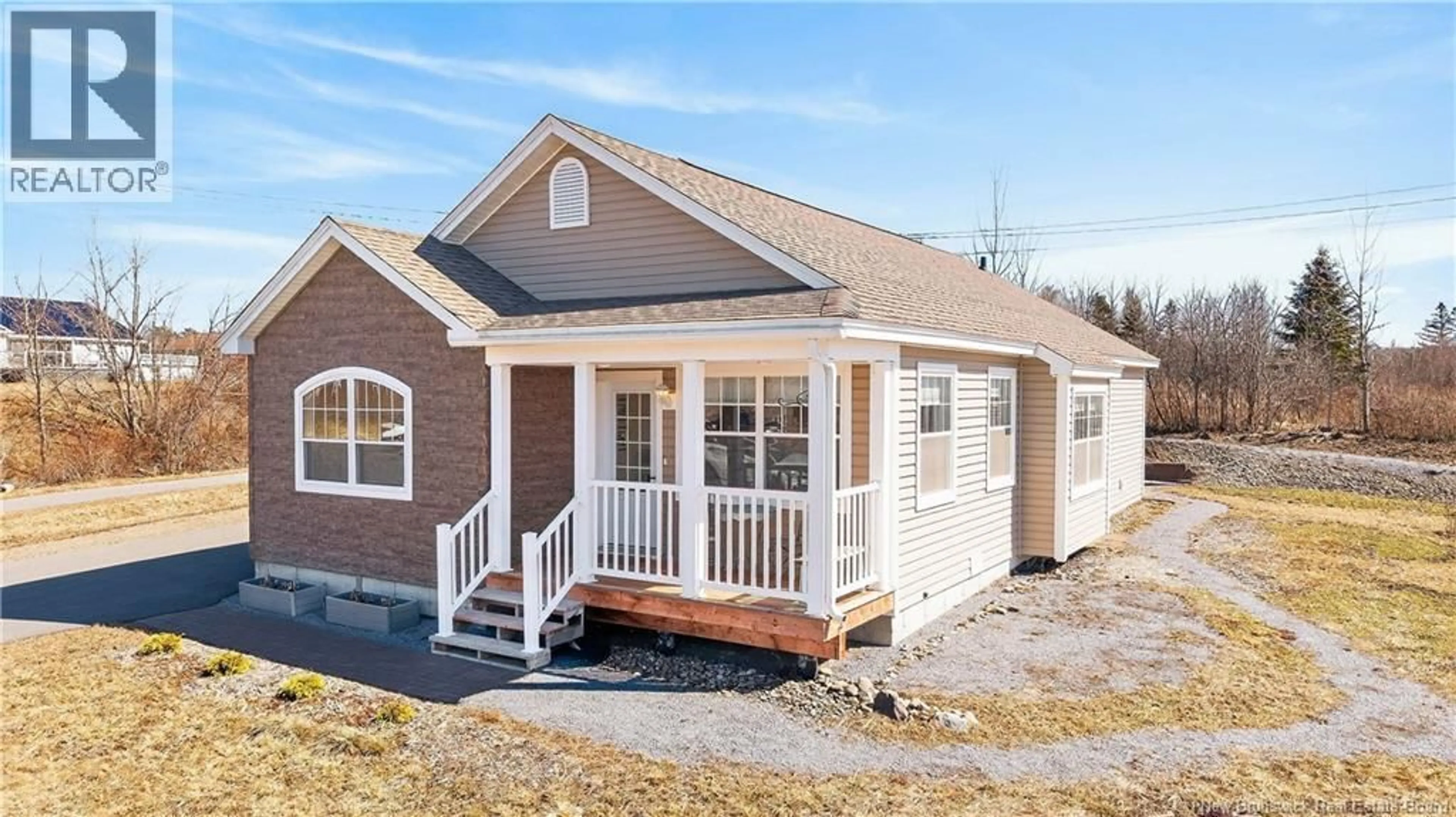 Home with vinyl exterior material, building for 10 RIVER STREET, St. Stephen New Brunswick E3L3H8